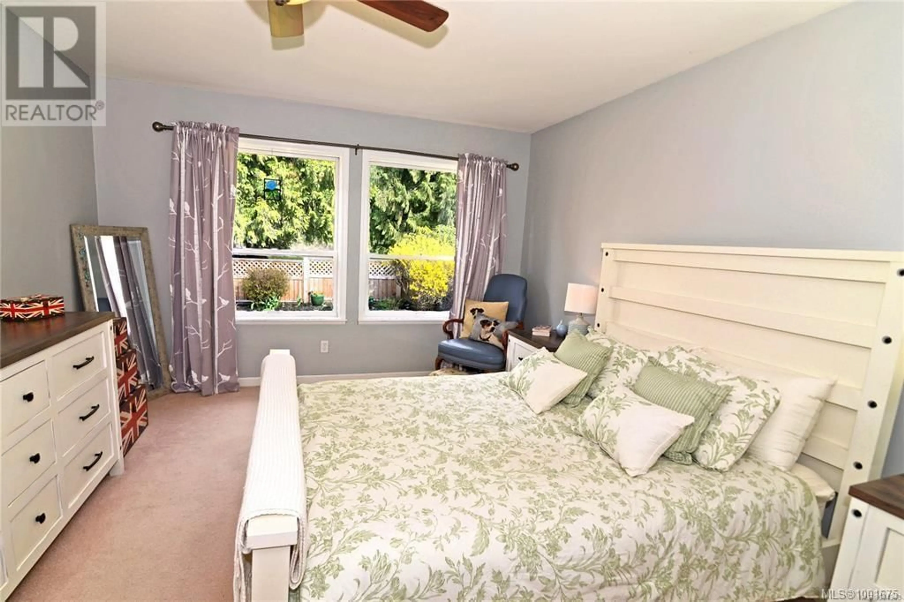 Bedroom with bed, unknown for 487 SEAWARD WAY, Qualicum Beach British Columbia V9K1T8