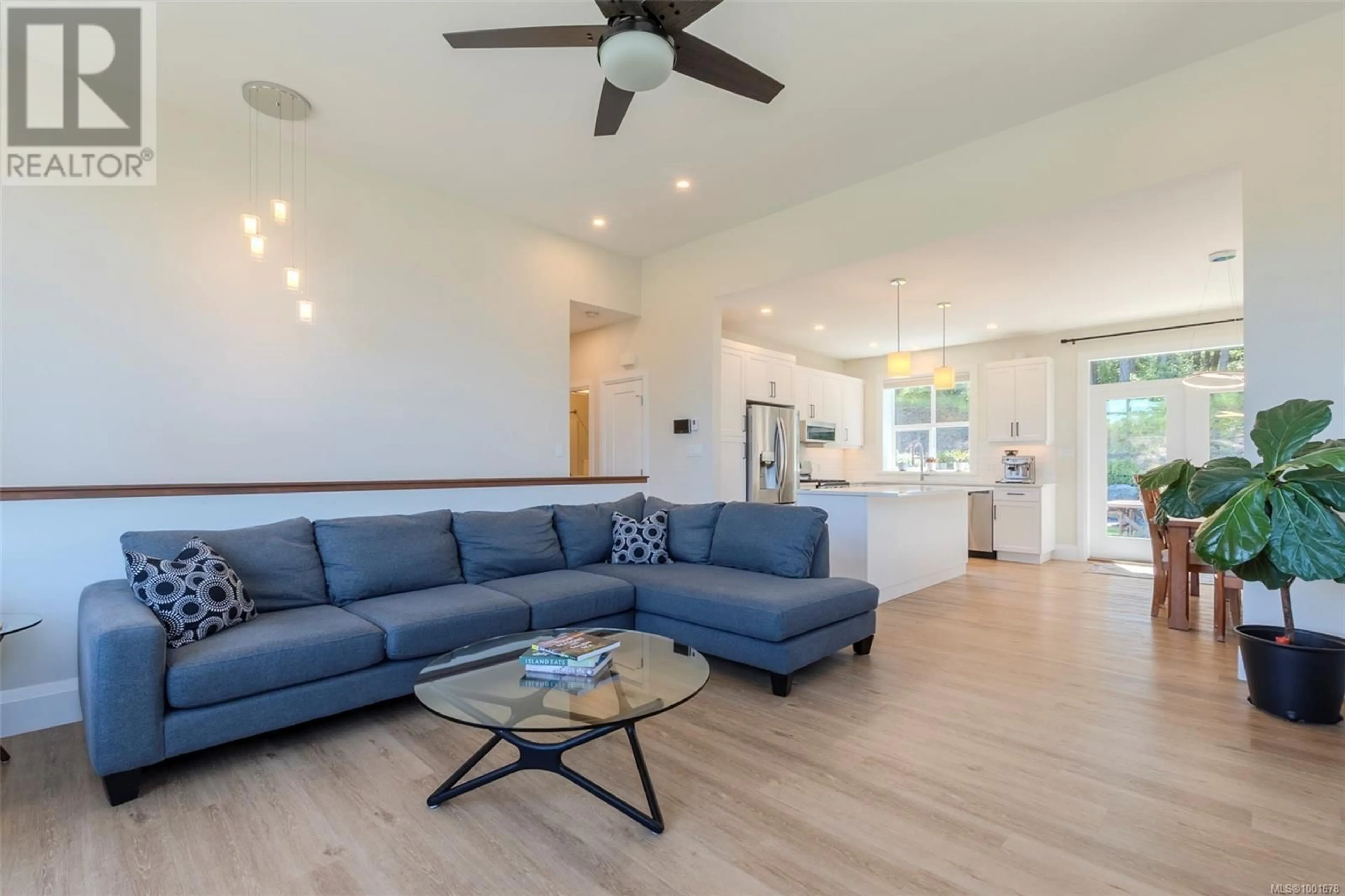Living room with furniture, unknown for 6312 HIGHWOOD DRIVE, Duncan British Columbia V9L0H5