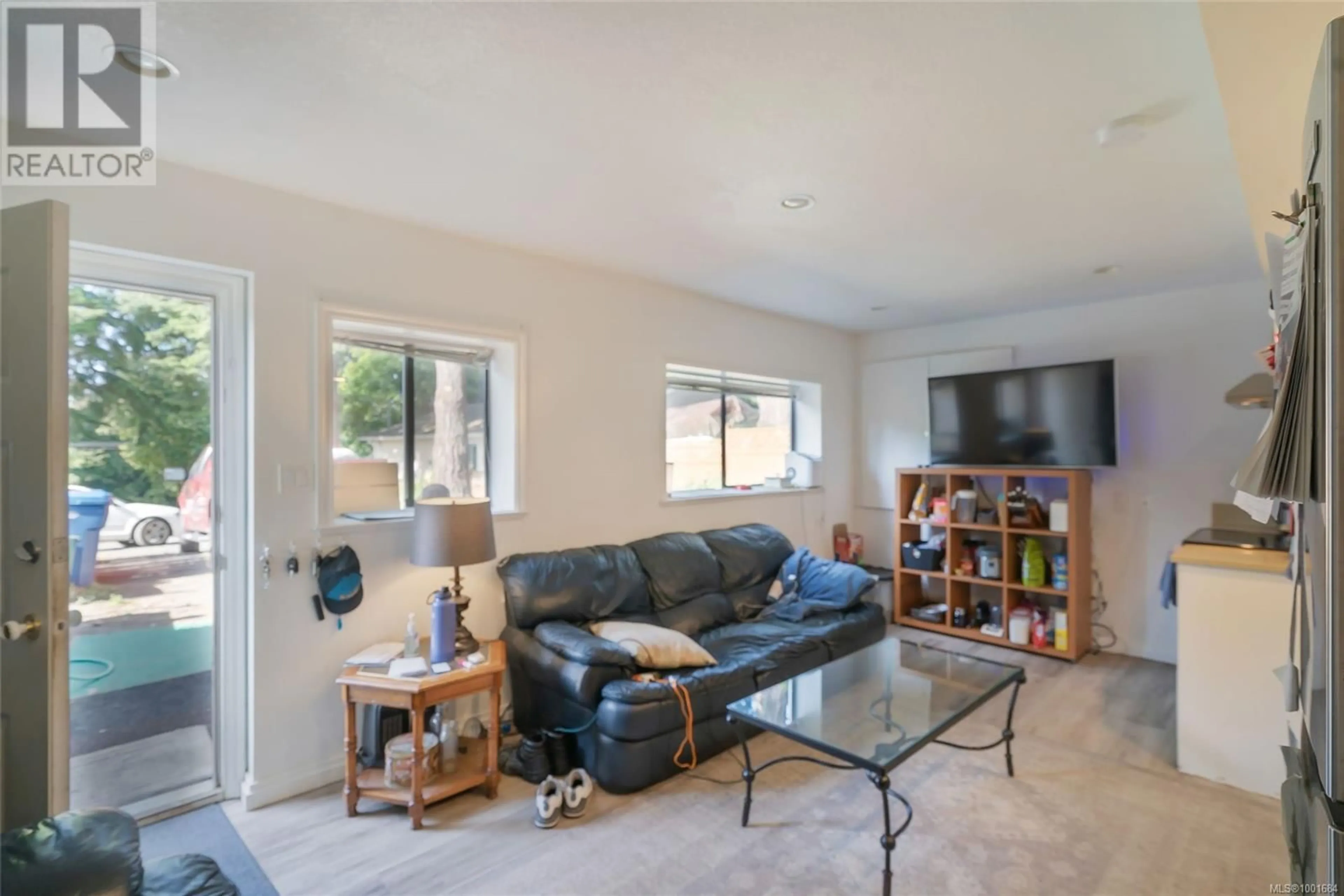 Living room with furniture, unknown for 5831 HAMMOND BAY ROAD, Nanaimo British Columbia V9T5N3