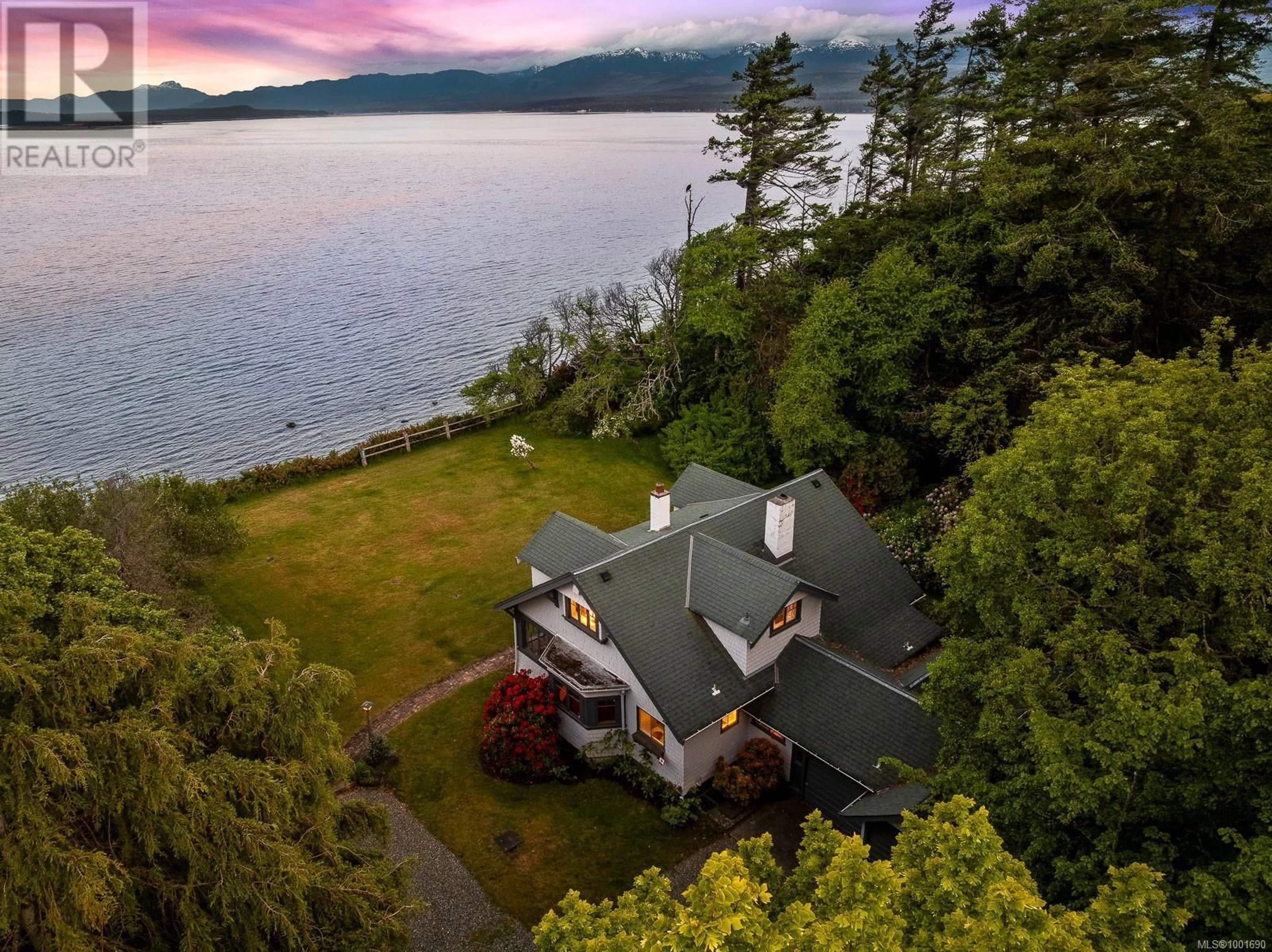 A pic from outside/outdoor area/front of a property/back of a property/a pic from drone, water/lake/river/ocean view for 965 BALMORAL ROAD, Comox British Columbia V9M3W2