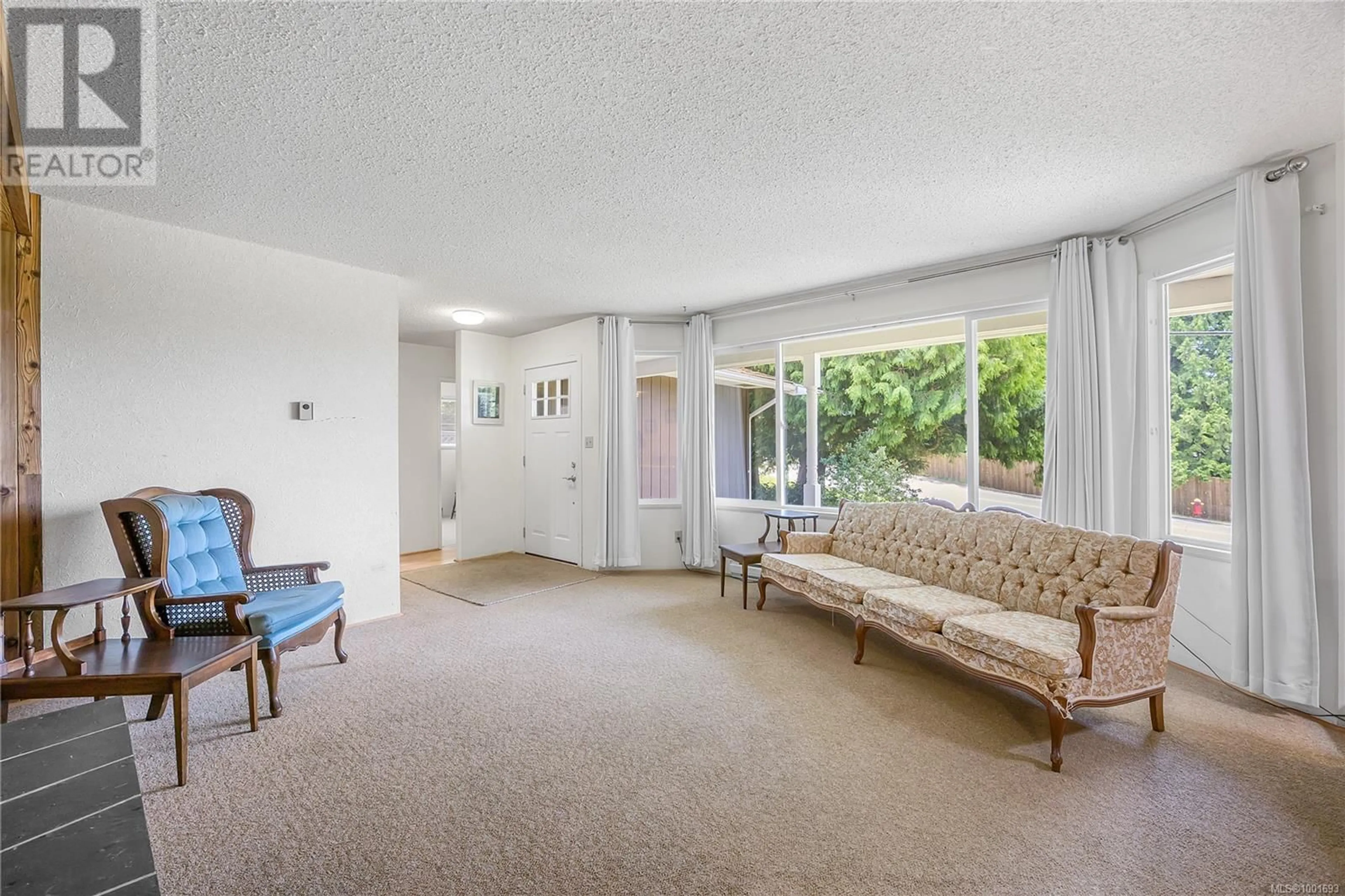 Living room with furniture, unknown for 5510 RUTHERFORD ROAD, Nanaimo British Columbia V9T5N4