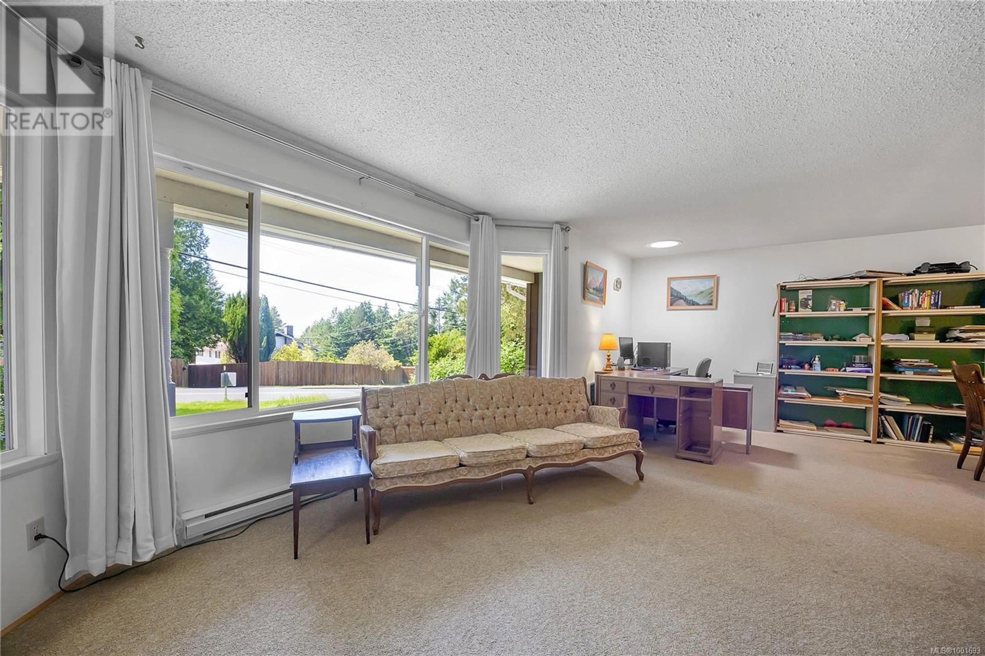 Living room with furniture, unknown for 5510 RUTHERFORD ROAD, Nanaimo British Columbia V9T5N4