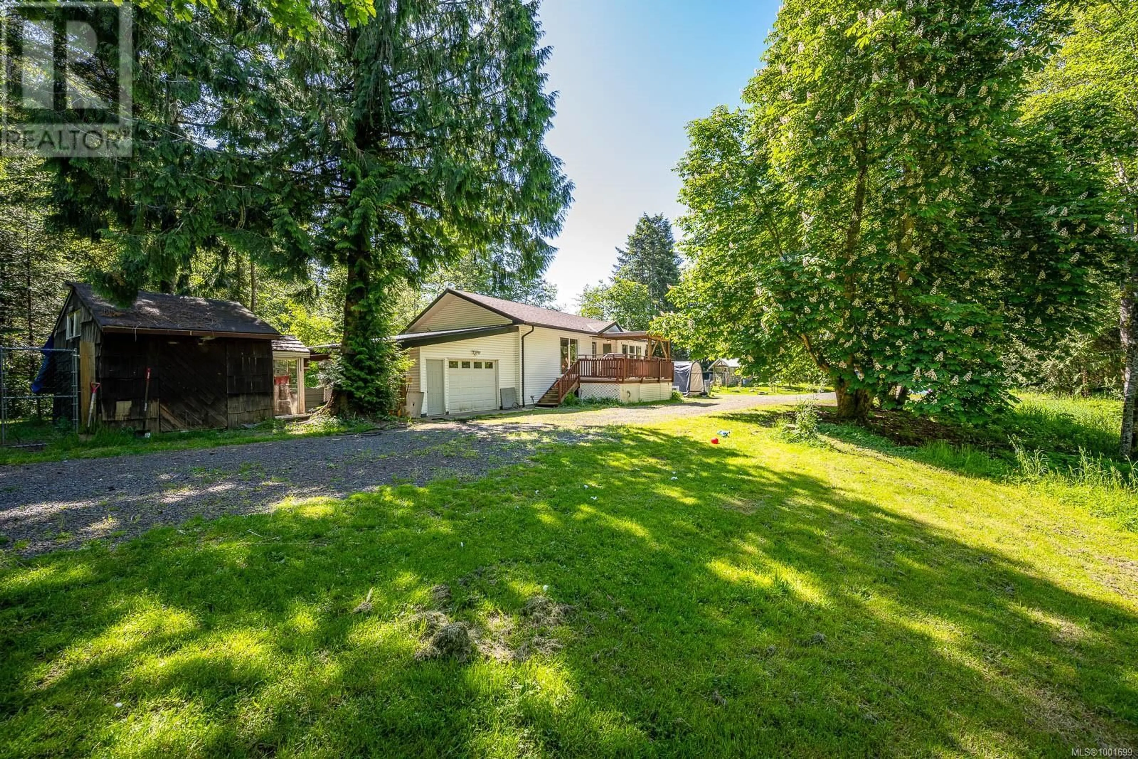 A pic from outside/outdoor area/front of a property/back of a property/a pic from drone, unknown for 7608 ISLAND HIGHWAY NORTH, Black Creek British Columbia V9J1G3