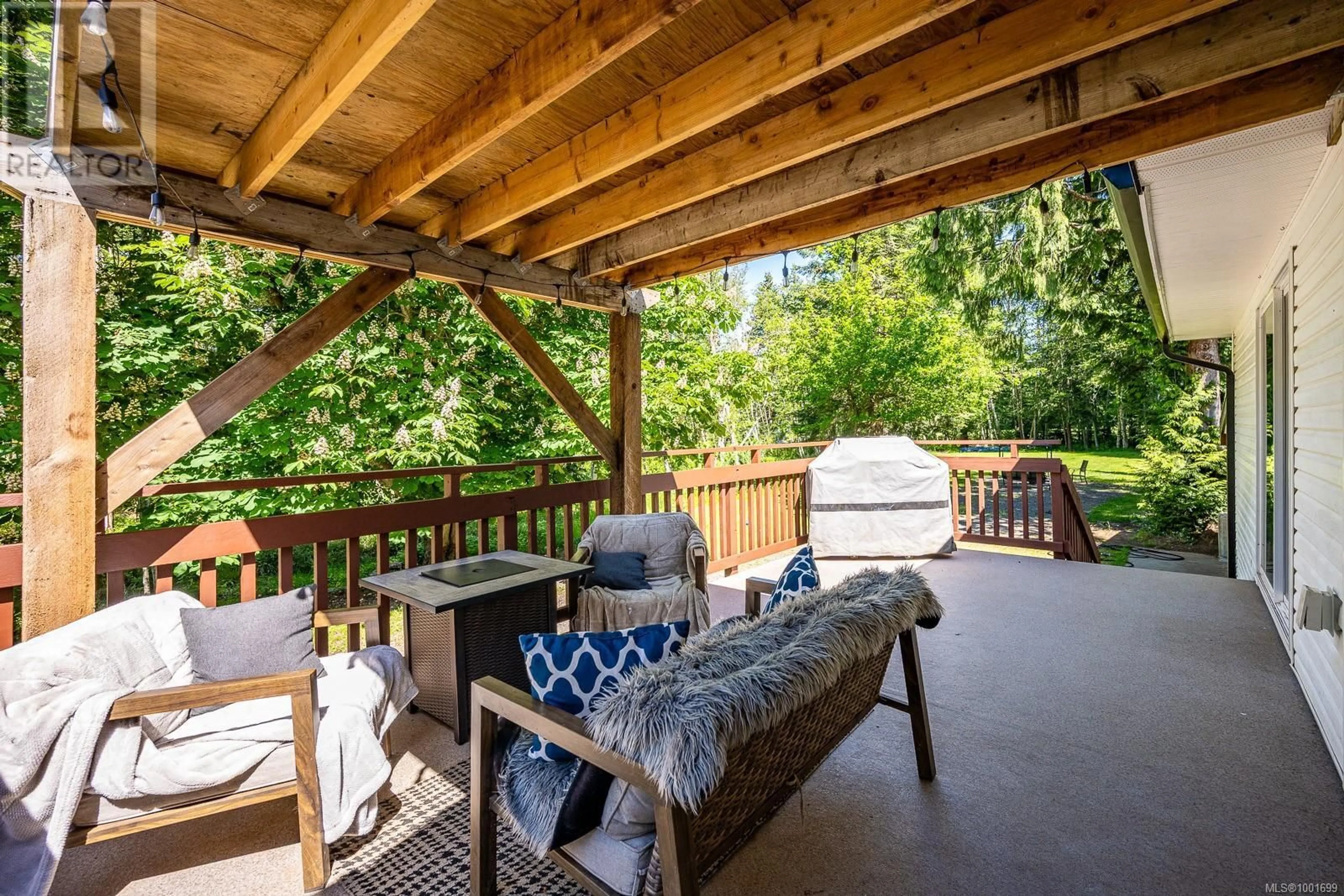 Patio, water/lake/river/ocean view for 7608 ISLAND HIGHWAY NORTH, Black Creek British Columbia V9J1G3