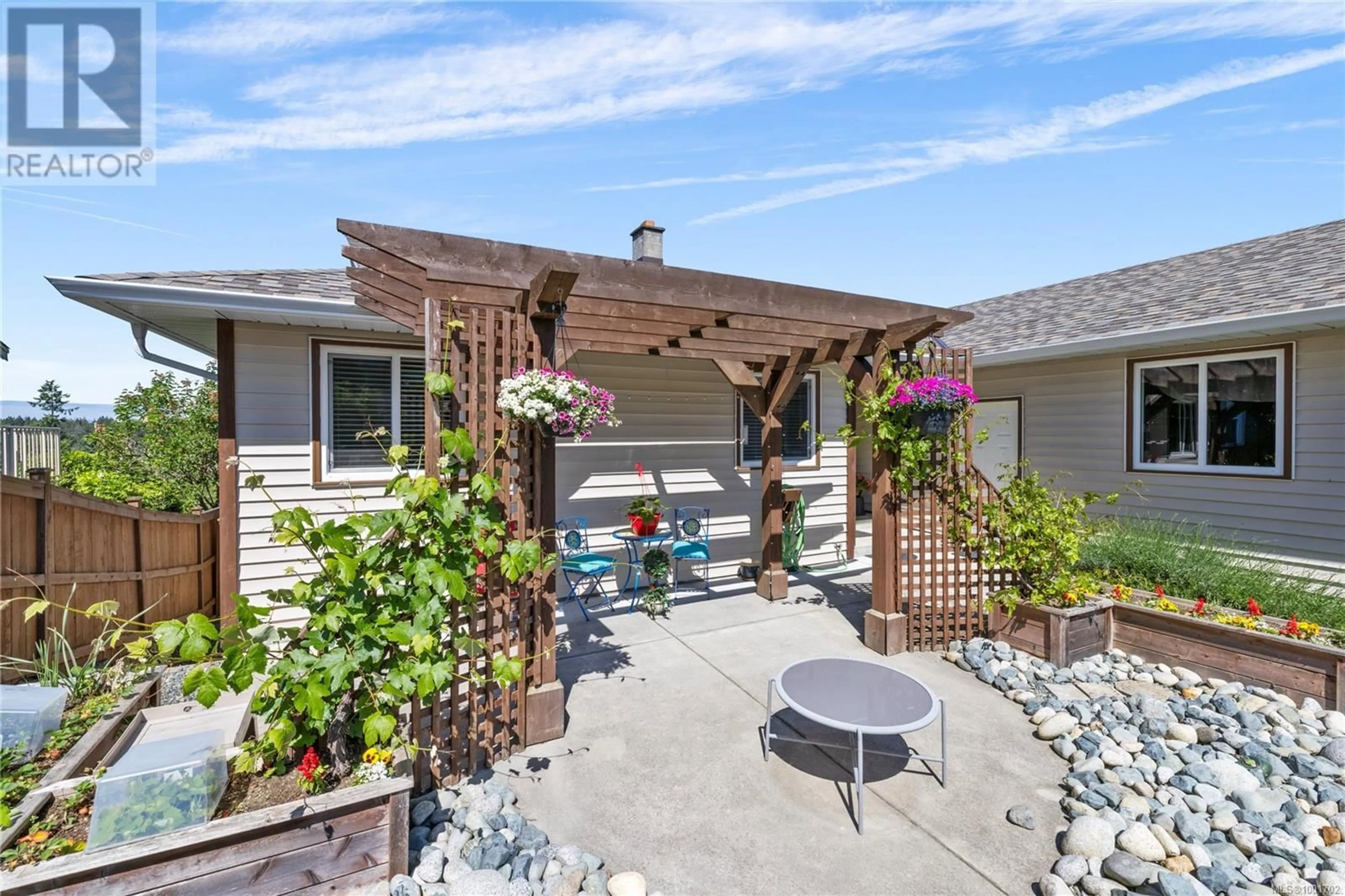 Patio, street for 2176 MICHIGAN WAY, Nanaimo British Columbia V9R6S1