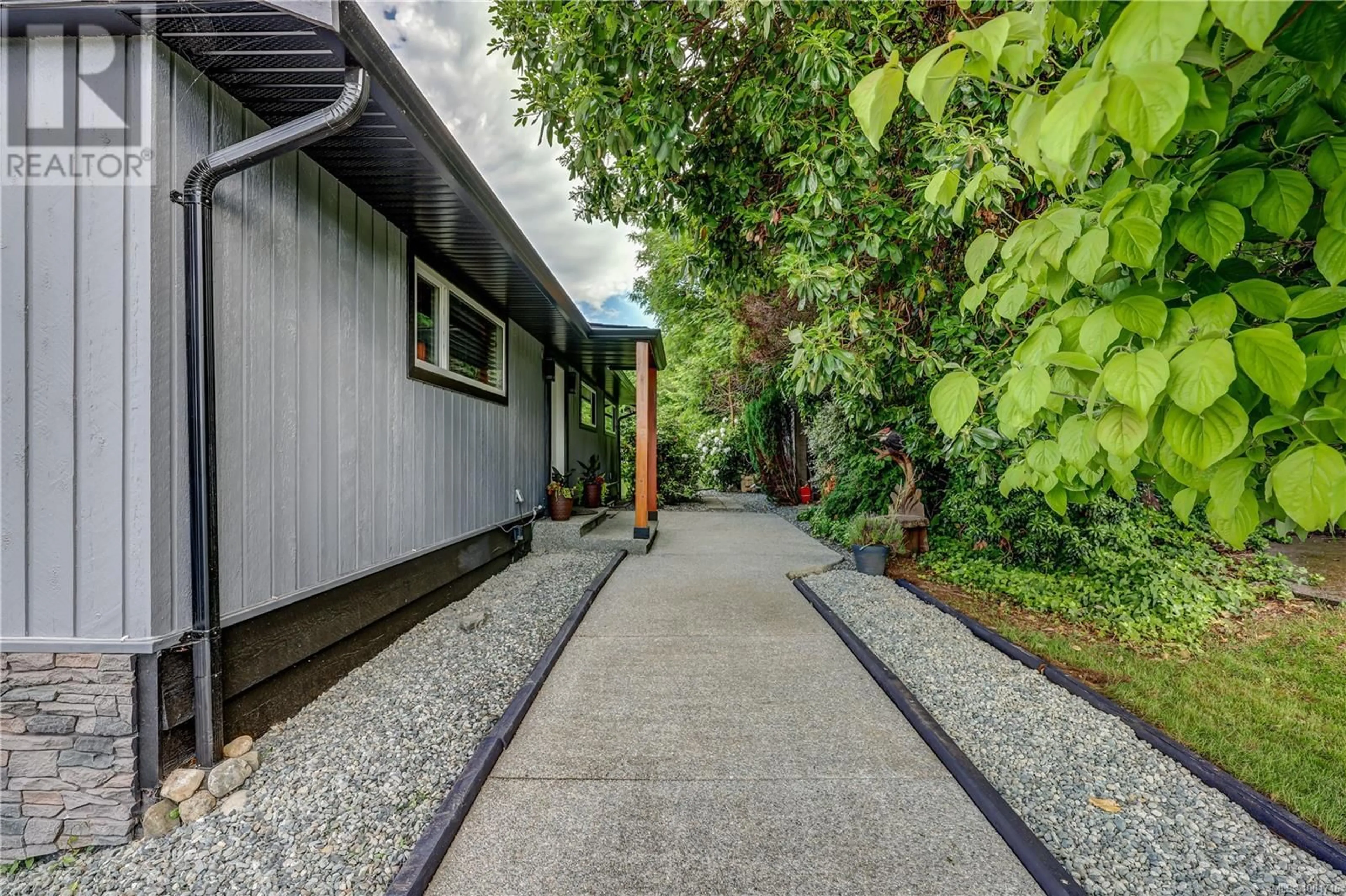 Patio, street for 985 MALASPINA CRESCENT, Nanaimo British Columbia V9S2Z9