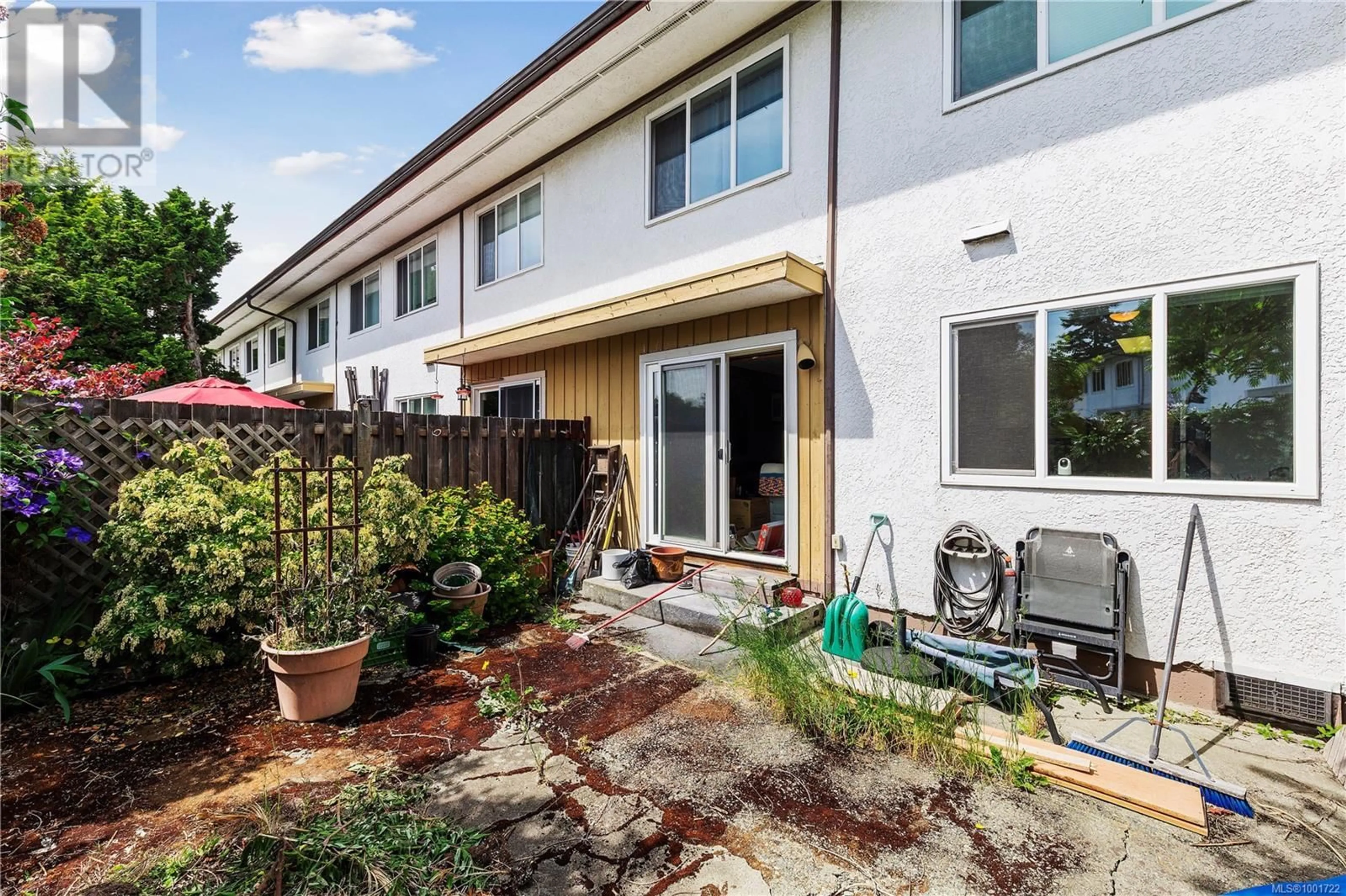 Patio, street for 3638 TILLICUM ROAD, Saanich British Columbia V8Z4H4