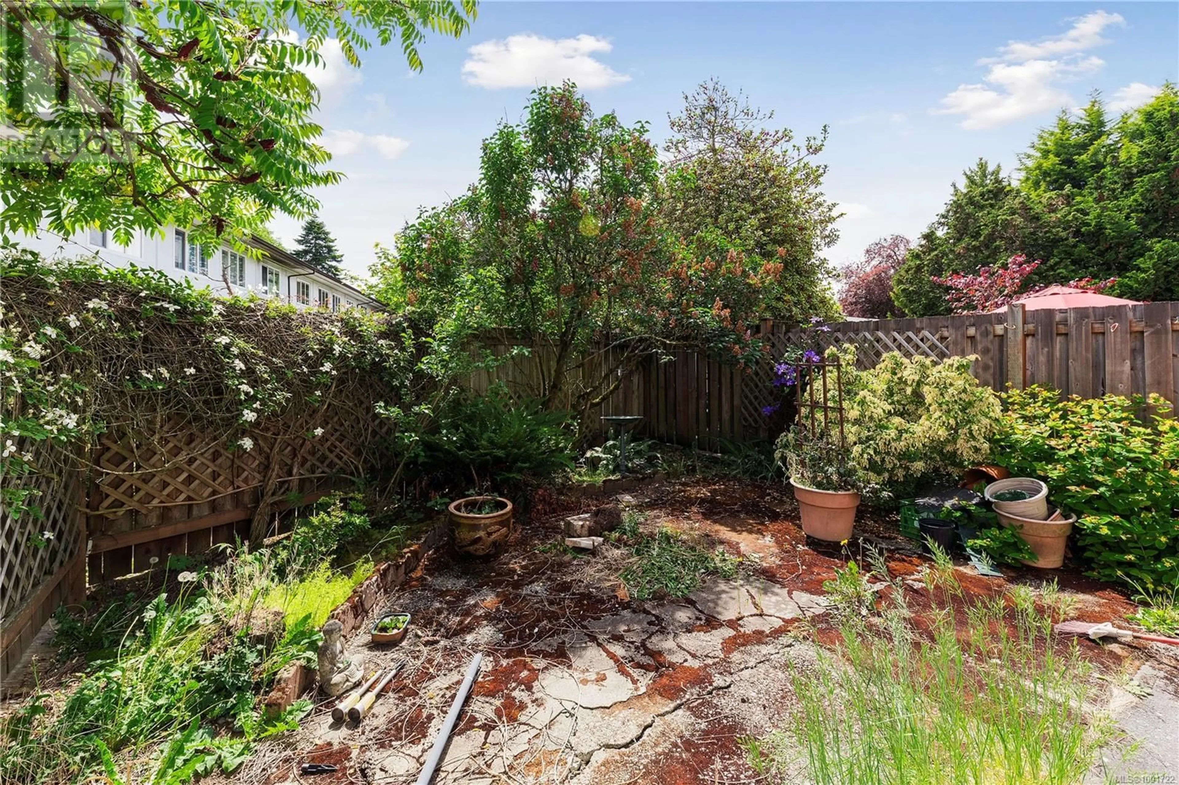 Patio, street for 3638 TILLICUM ROAD, Saanich British Columbia V8Z4H4
