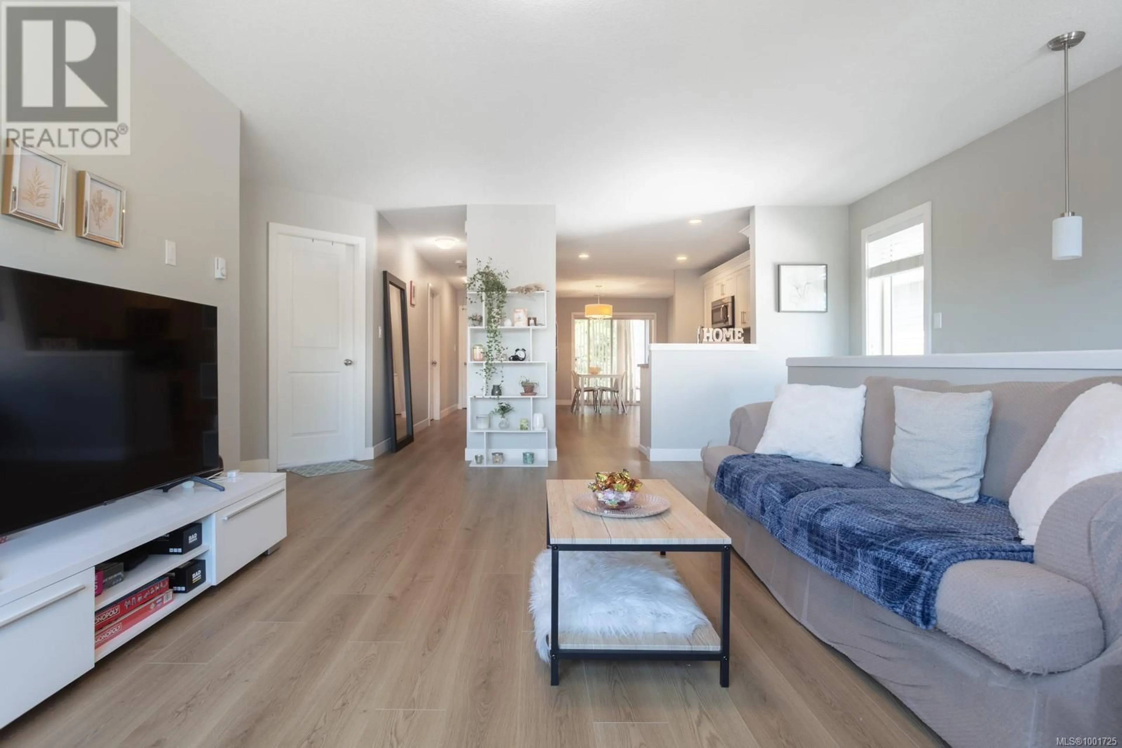 Living room with furniture, wood/laminate floor for 573 MARISA STREET, Nanaimo British Columbia V2Z1R4