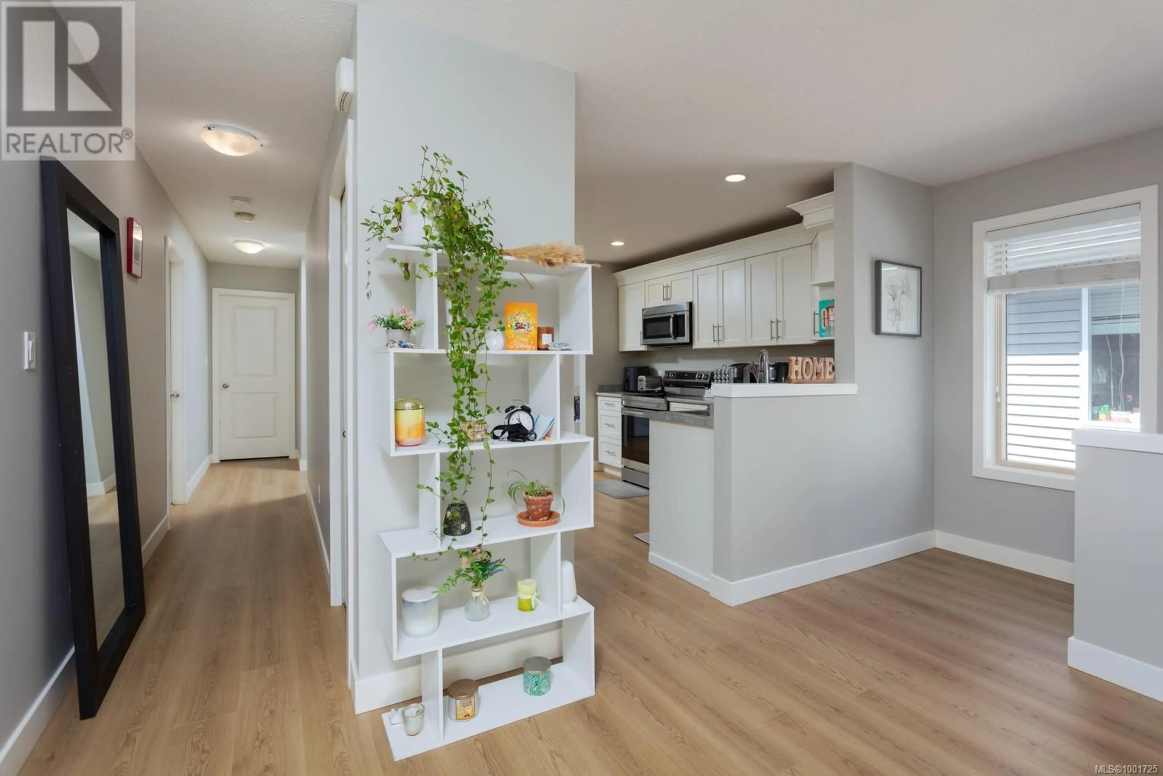 Indoor entryway for 573 MARISA STREET, Nanaimo British Columbia V2Z1R4