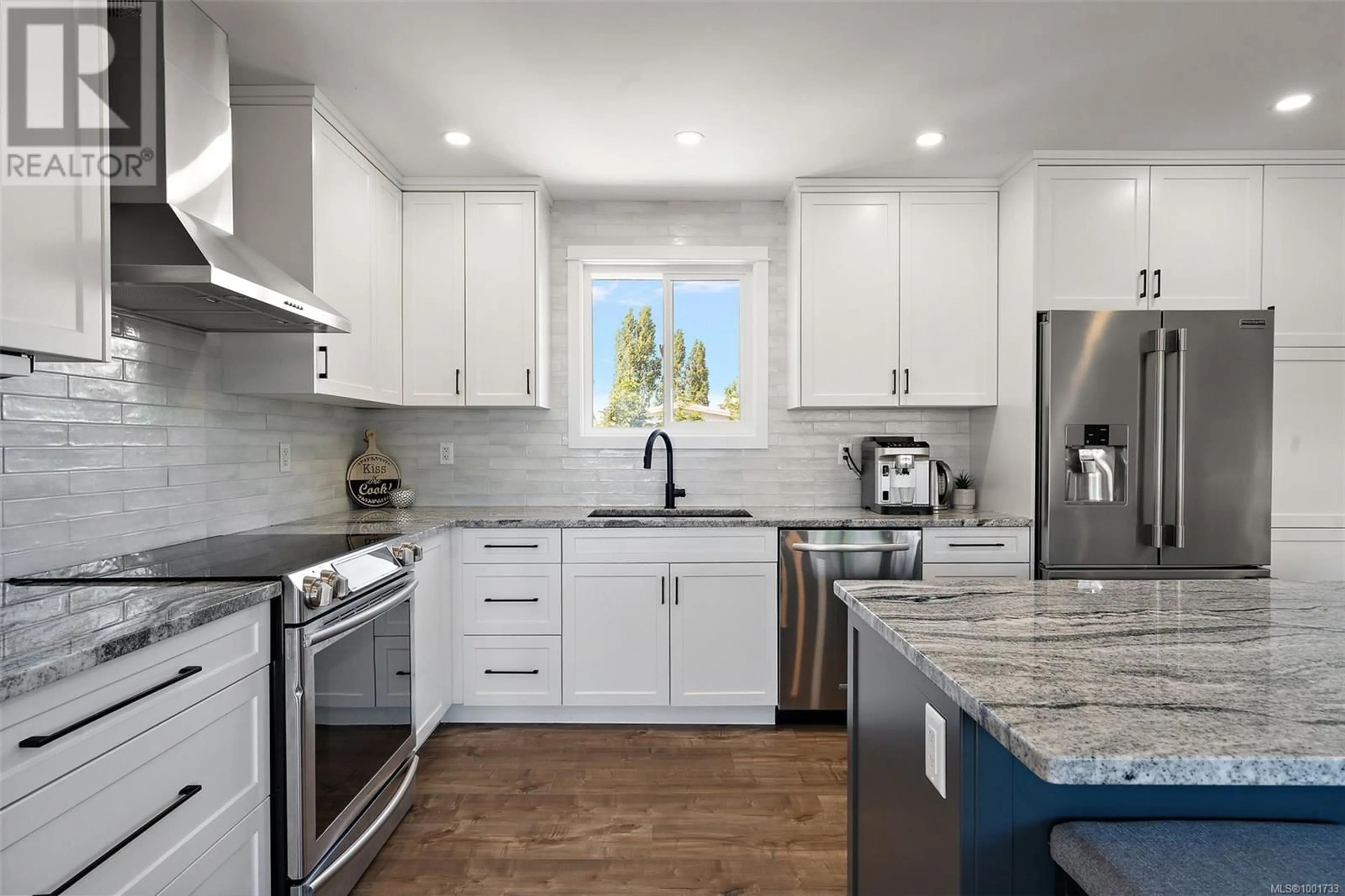 Contemporary kitchen, ceramic/tile floor for 2128 SKYLARK LANE, Sidney British Columbia V8L1Y4