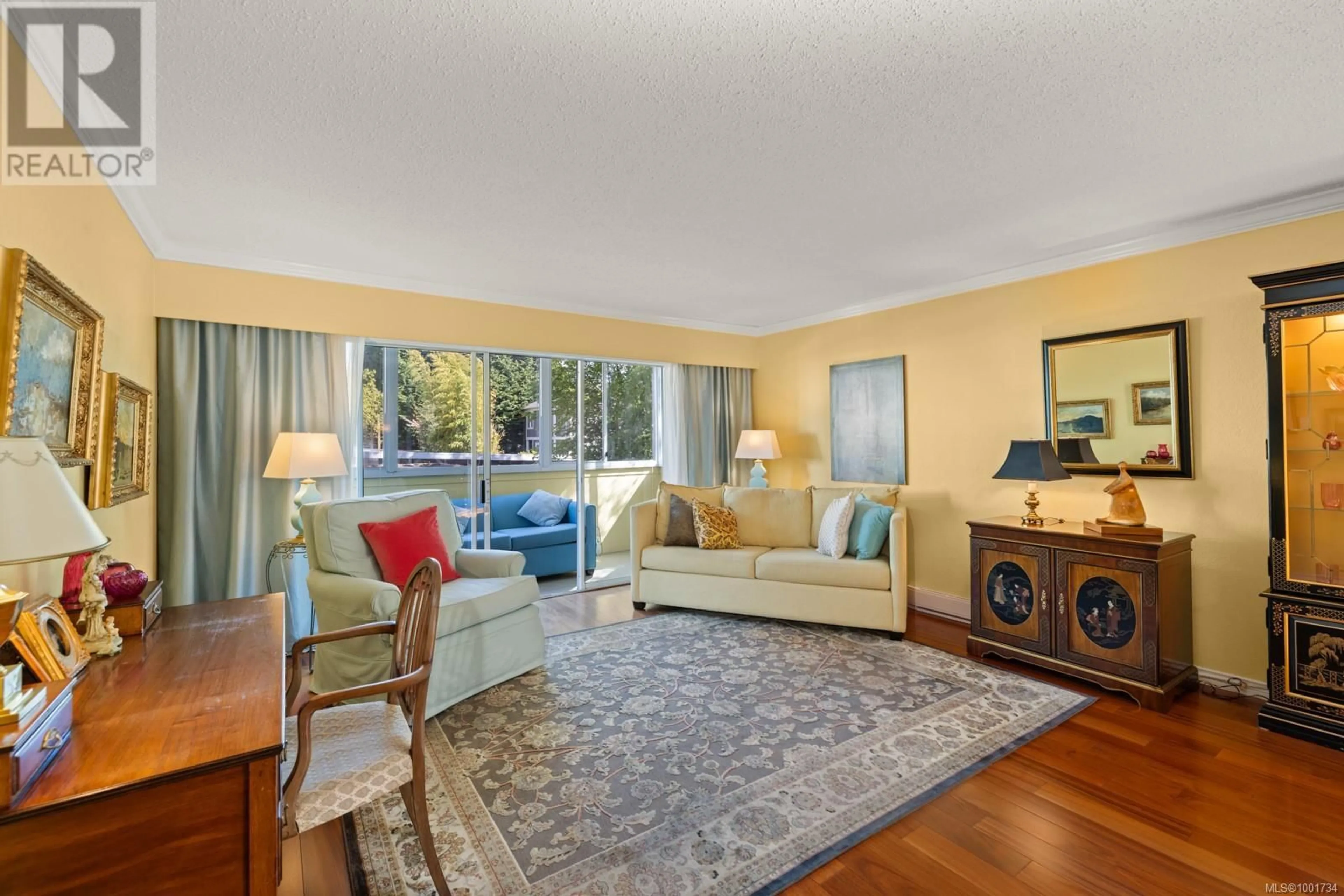 Living room with furniture, unknown for 204 - 415 LINDEN AVENUE, Victoria British Columbia V8V4G2