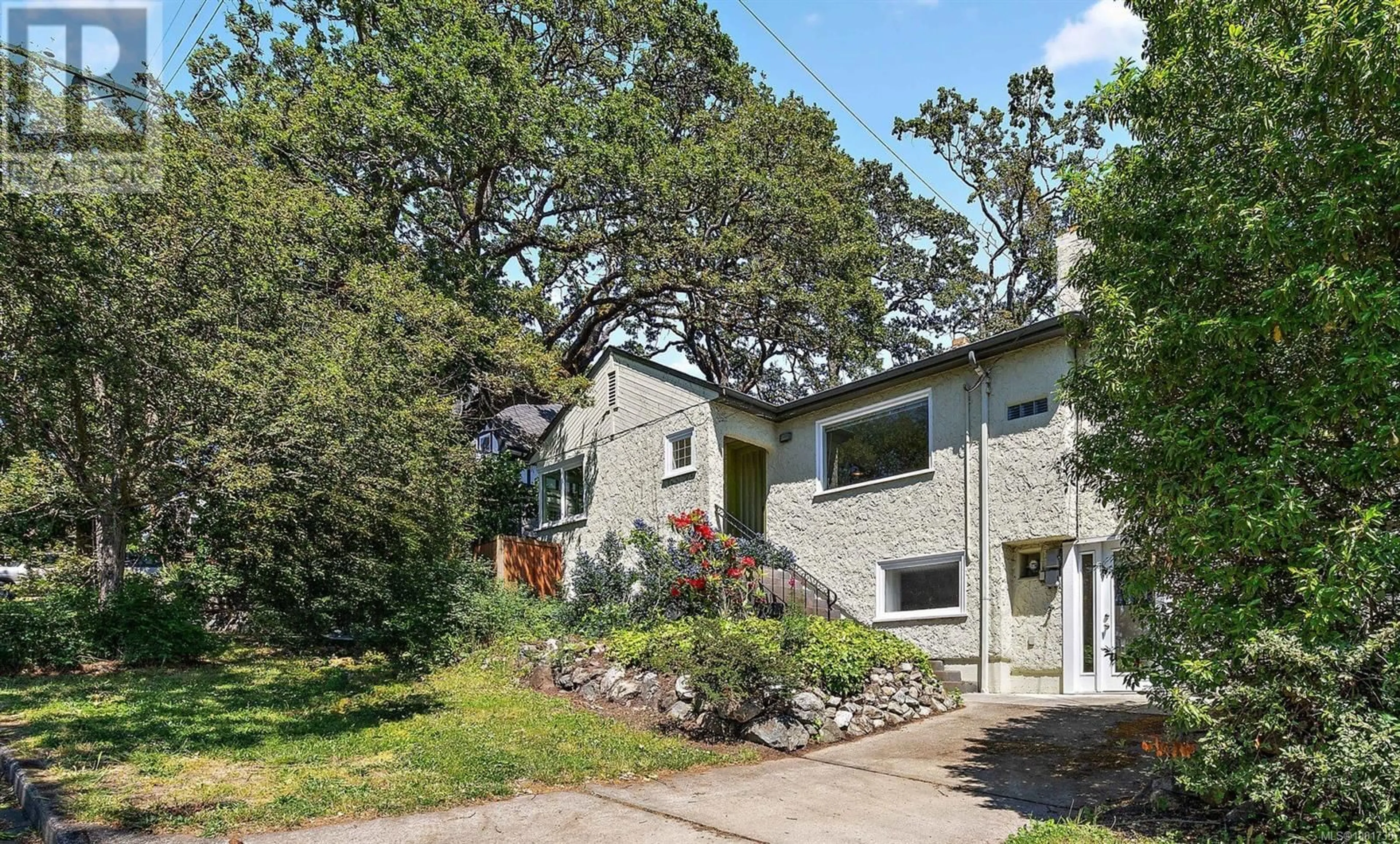 Home with brick exterior material, street for 2831 BLACKWOOD STREET, Victoria British Columbia V8T3W9
