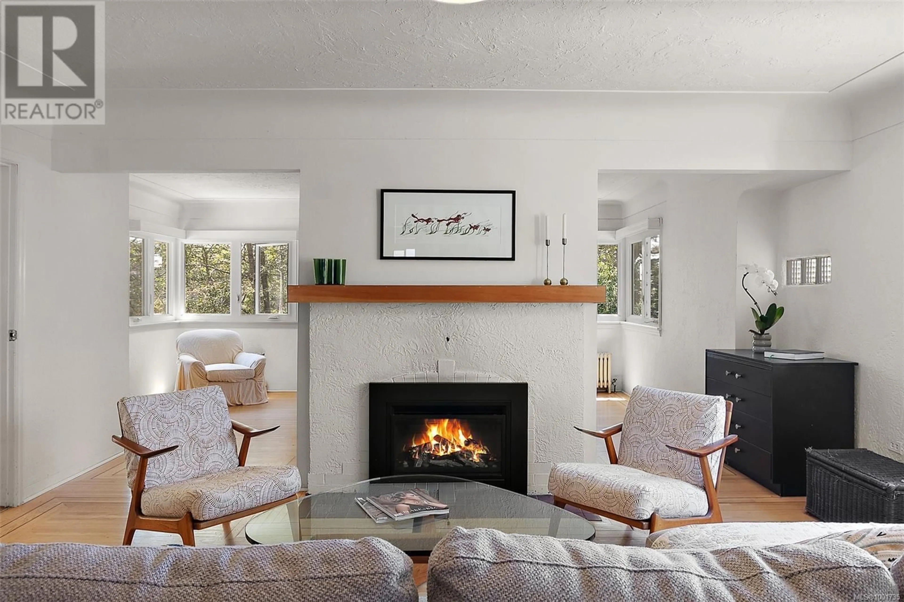 Living room with furniture, unknown for 2831 BLACKWOOD STREET, Victoria British Columbia V8T3W9