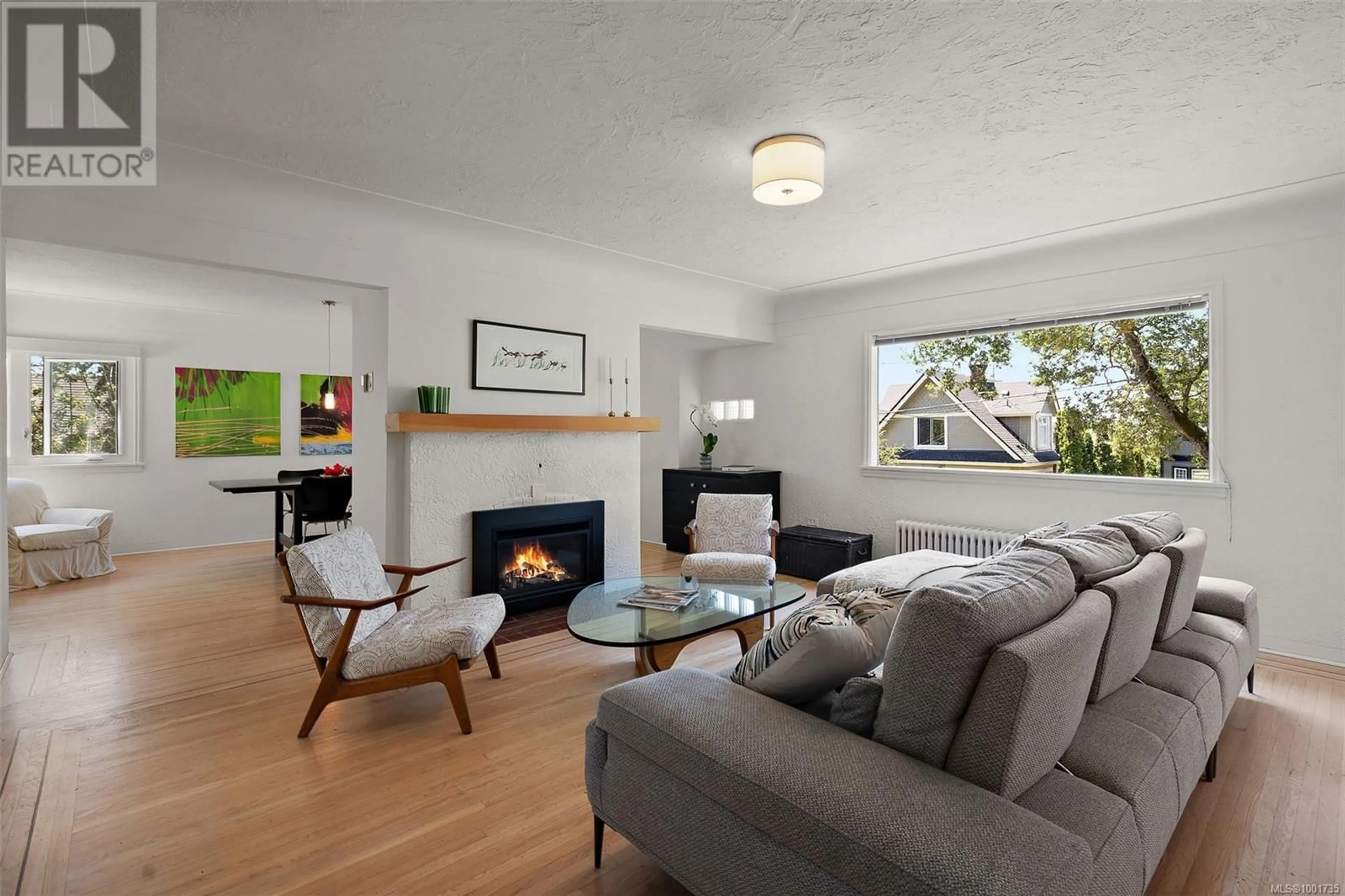 Living room with furniture, unknown for 2831 BLACKWOOD STREET, Victoria British Columbia V8T3W9
