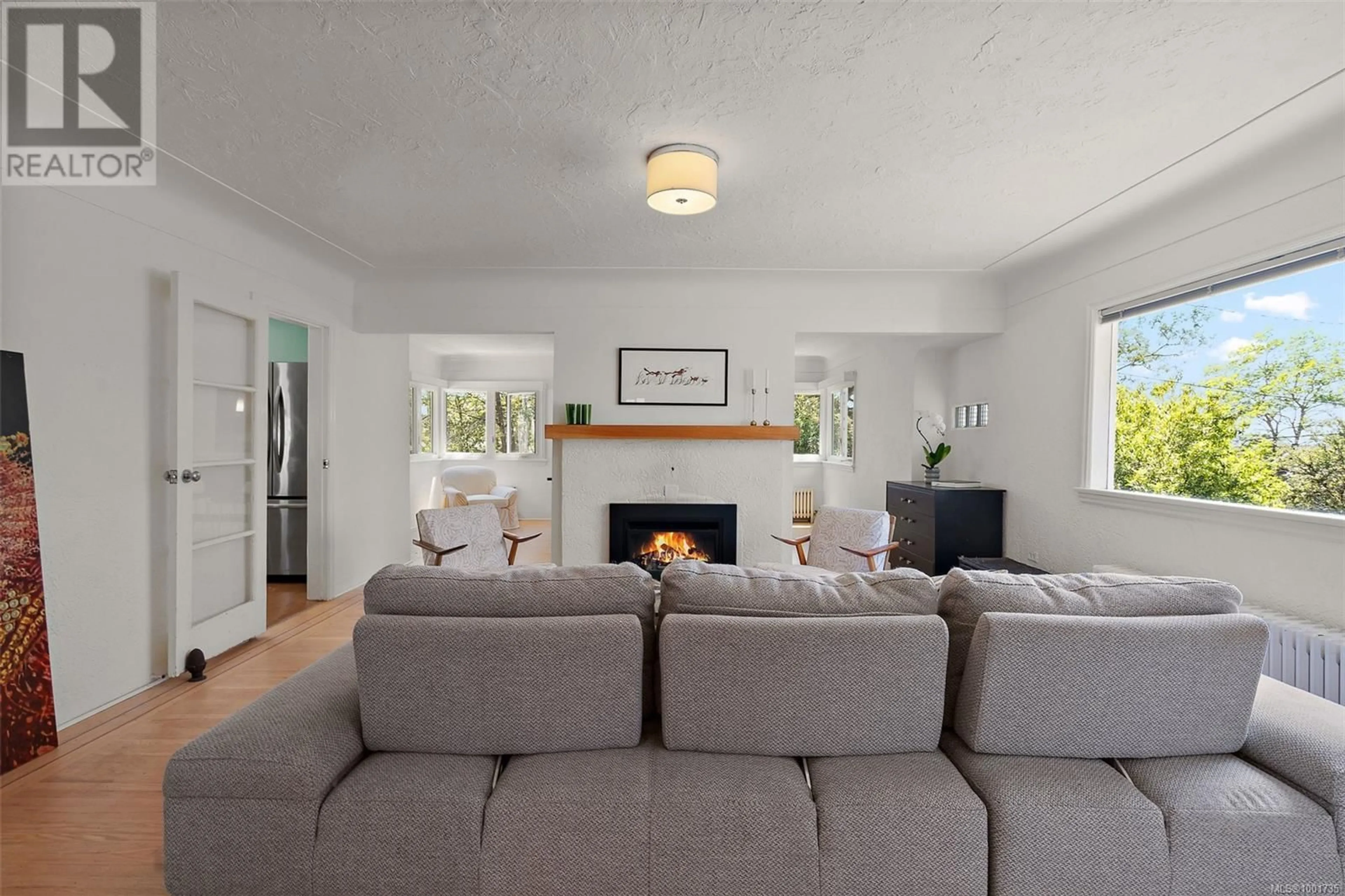Living room with furniture, unknown for 2831 BLACKWOOD STREET, Victoria British Columbia V8T3W9