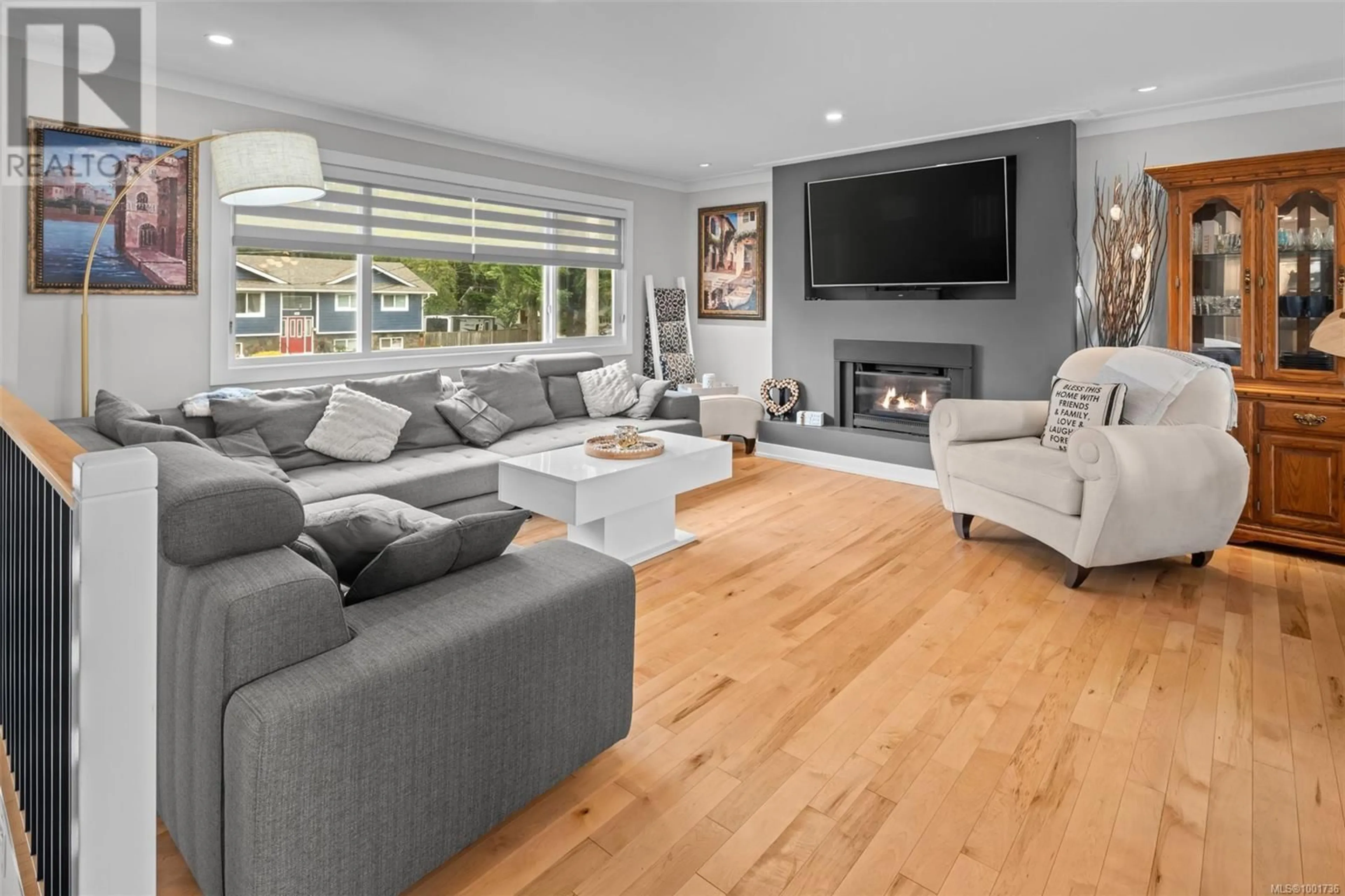 Living room with furniture, unknown for 2429 MARLENE DRIVE, Colwood British Columbia V9B4L3