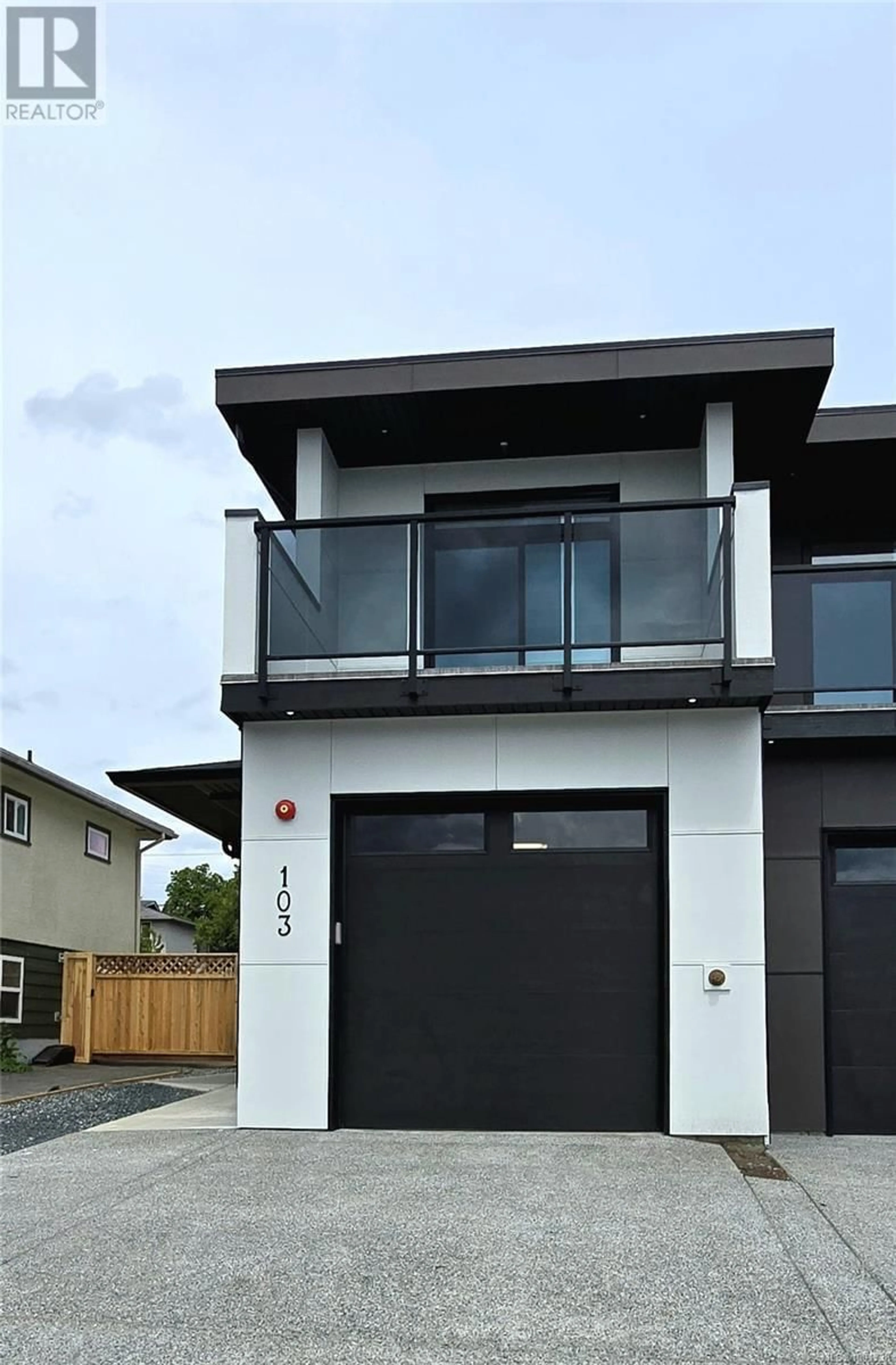 Home with vinyl exterior material, street for 103 - 608 SANDY COURT, Nanaimo British Columbia V9R1M1
