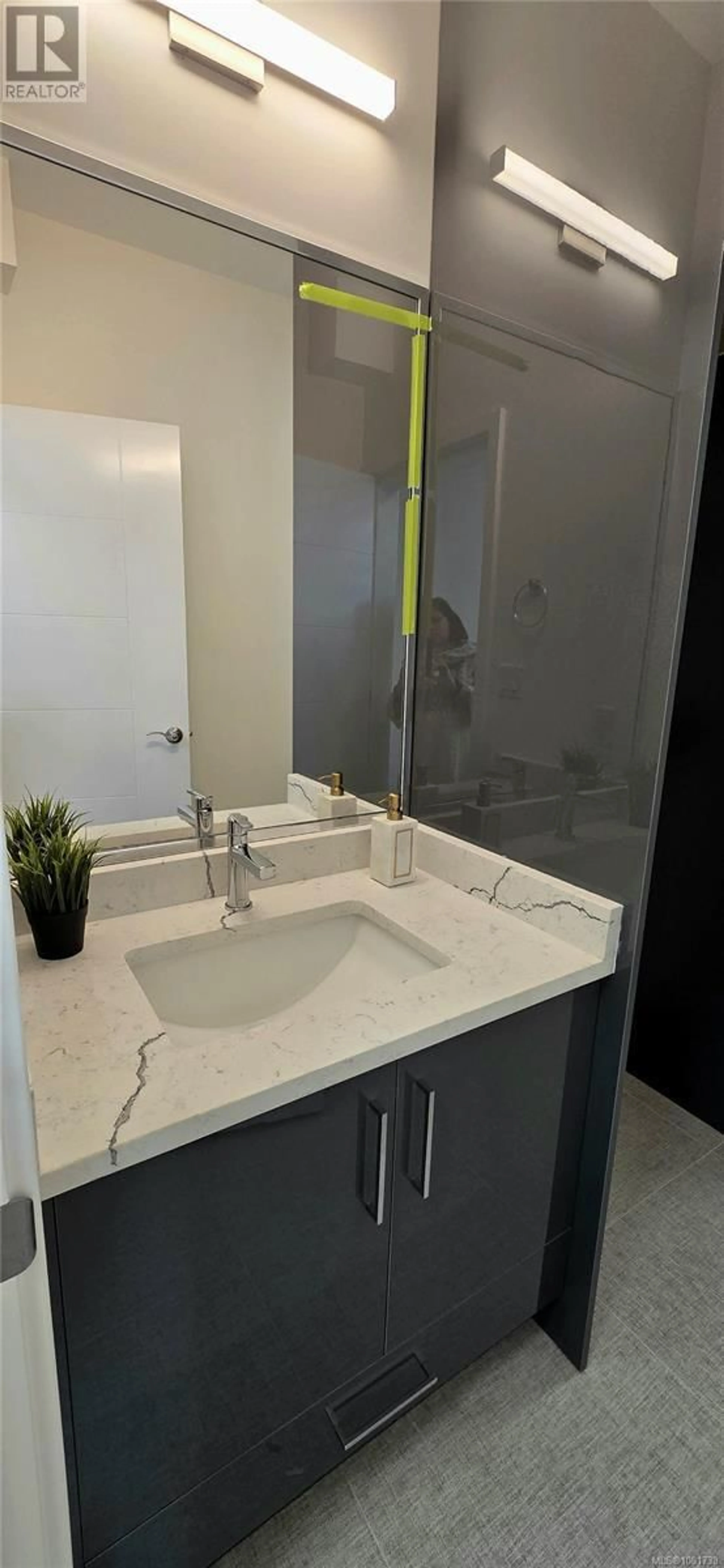 Contemporary bathroom, ceramic/tile floor for 103 - 608 SANDY COURT, Nanaimo British Columbia V9R1M1