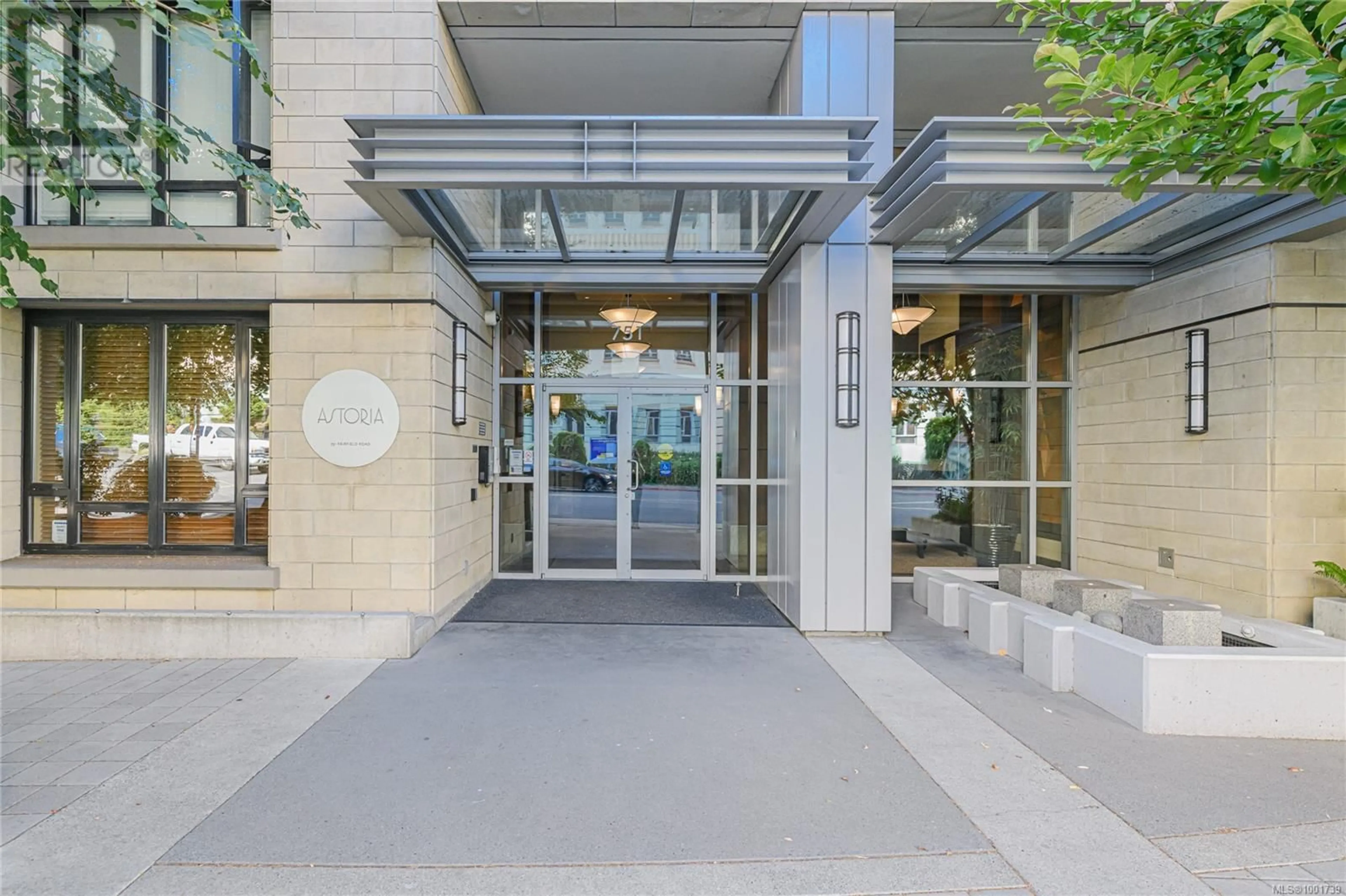 Indoor foyer for 506 - 751 FAIRFIELD ROAD, Victoria British Columbia V8W4A4