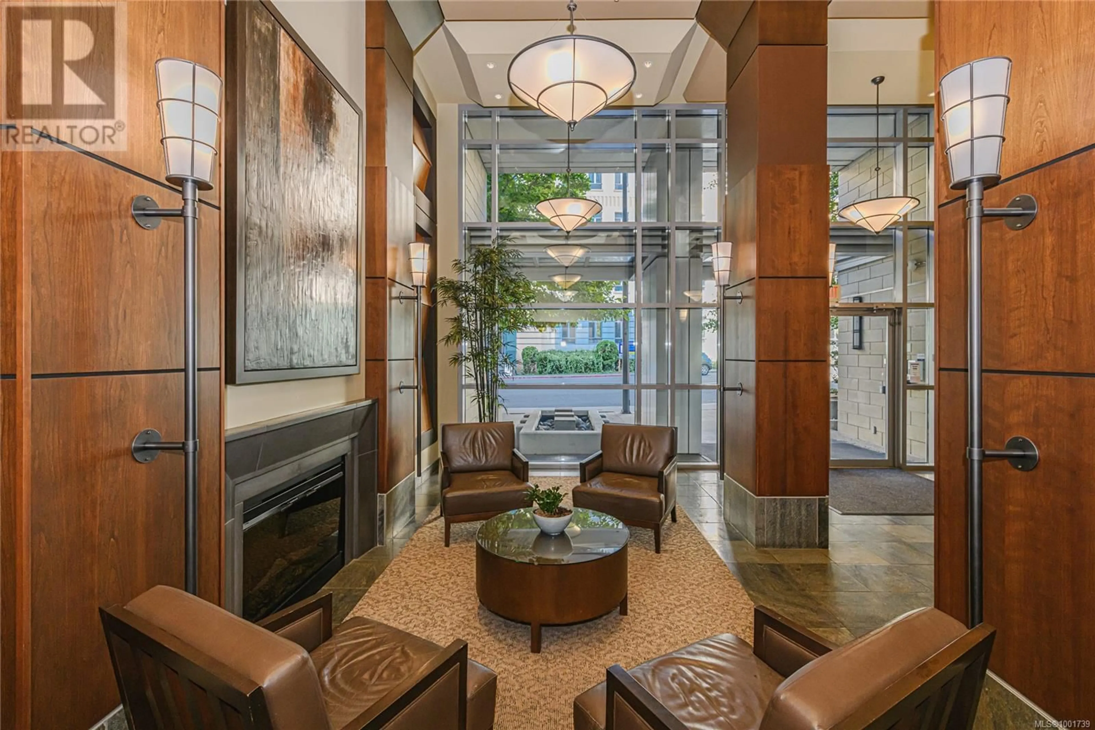 Lobby for 506 - 751 FAIRFIELD ROAD, Victoria British Columbia V8W4A4