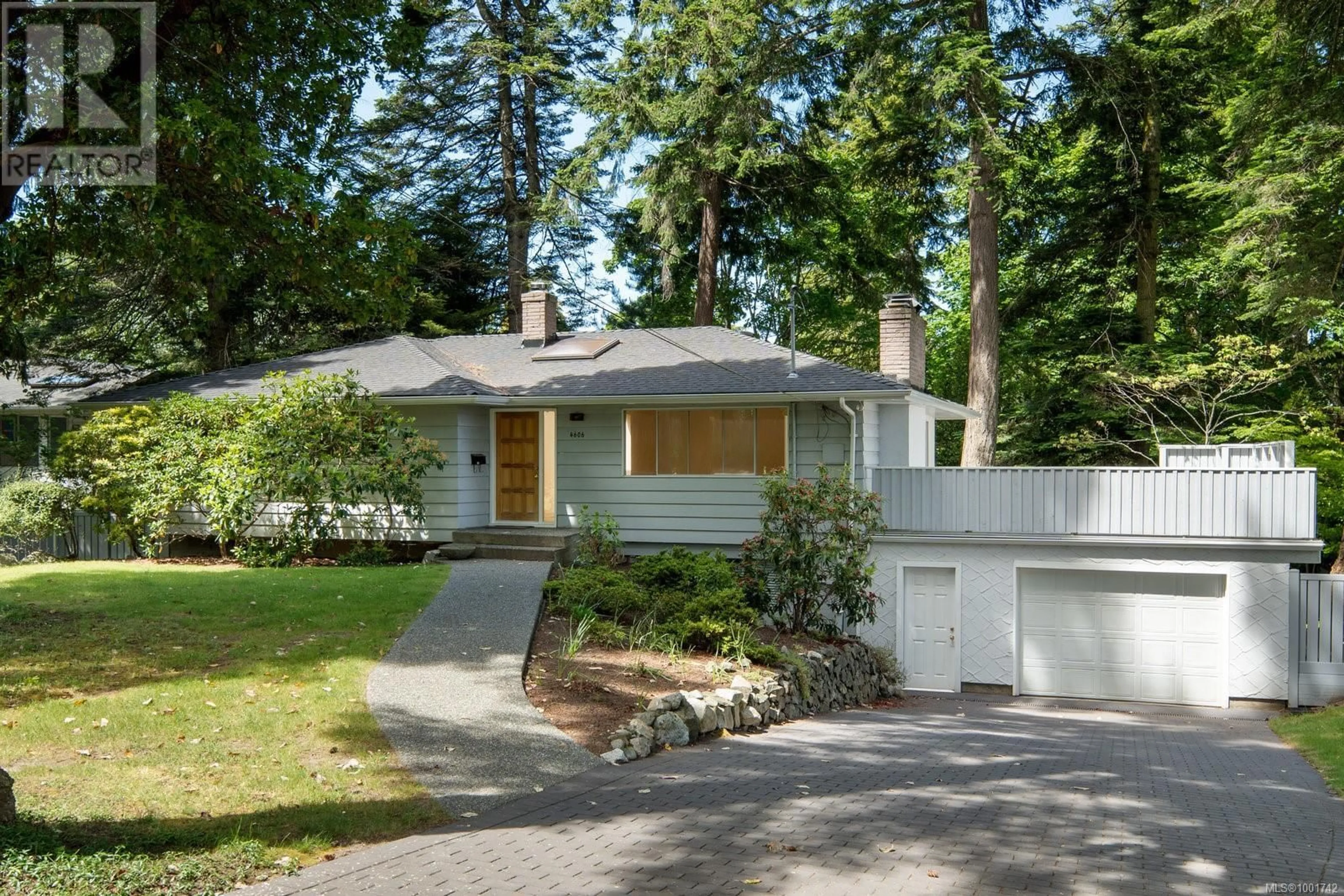 Home with vinyl exterior material, street for 4606 VANTREIGHT DRIVE, Saanich British Columbia V8N3W9