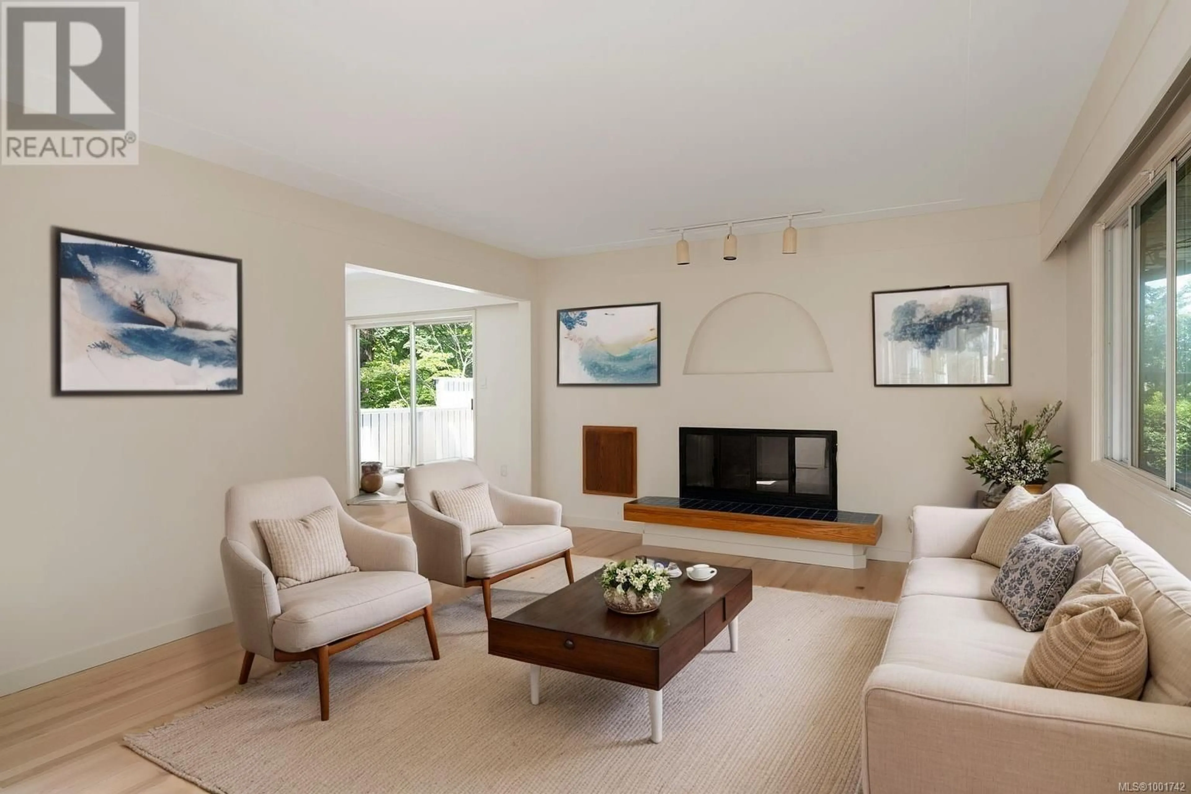 Living room with furniture, unknown for 4606 VANTREIGHT DRIVE, Saanich British Columbia V8N3W9