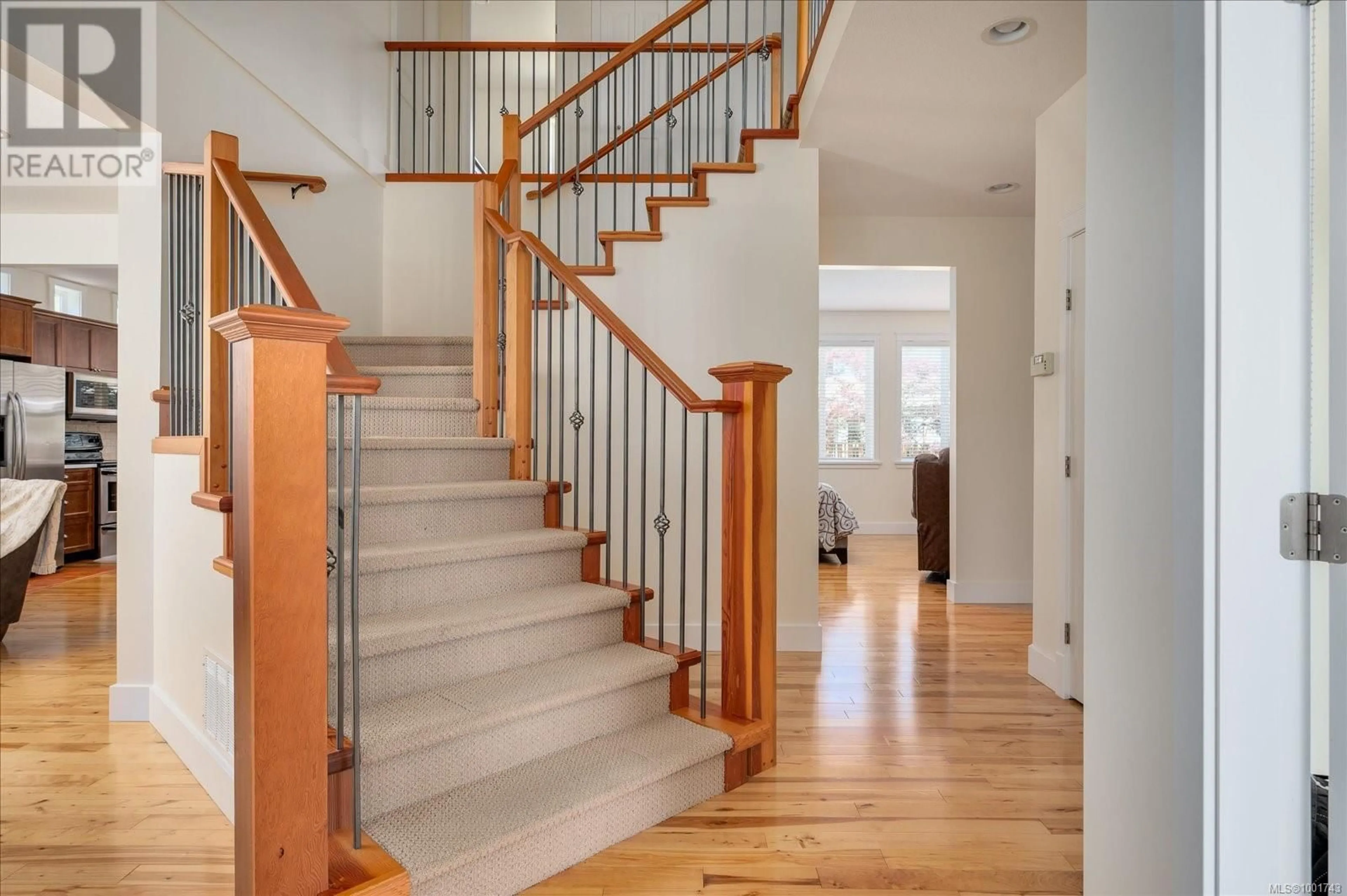 Stairs for 6212 AVERILL DRIVE, Duncan British Columbia V9L6Z3
