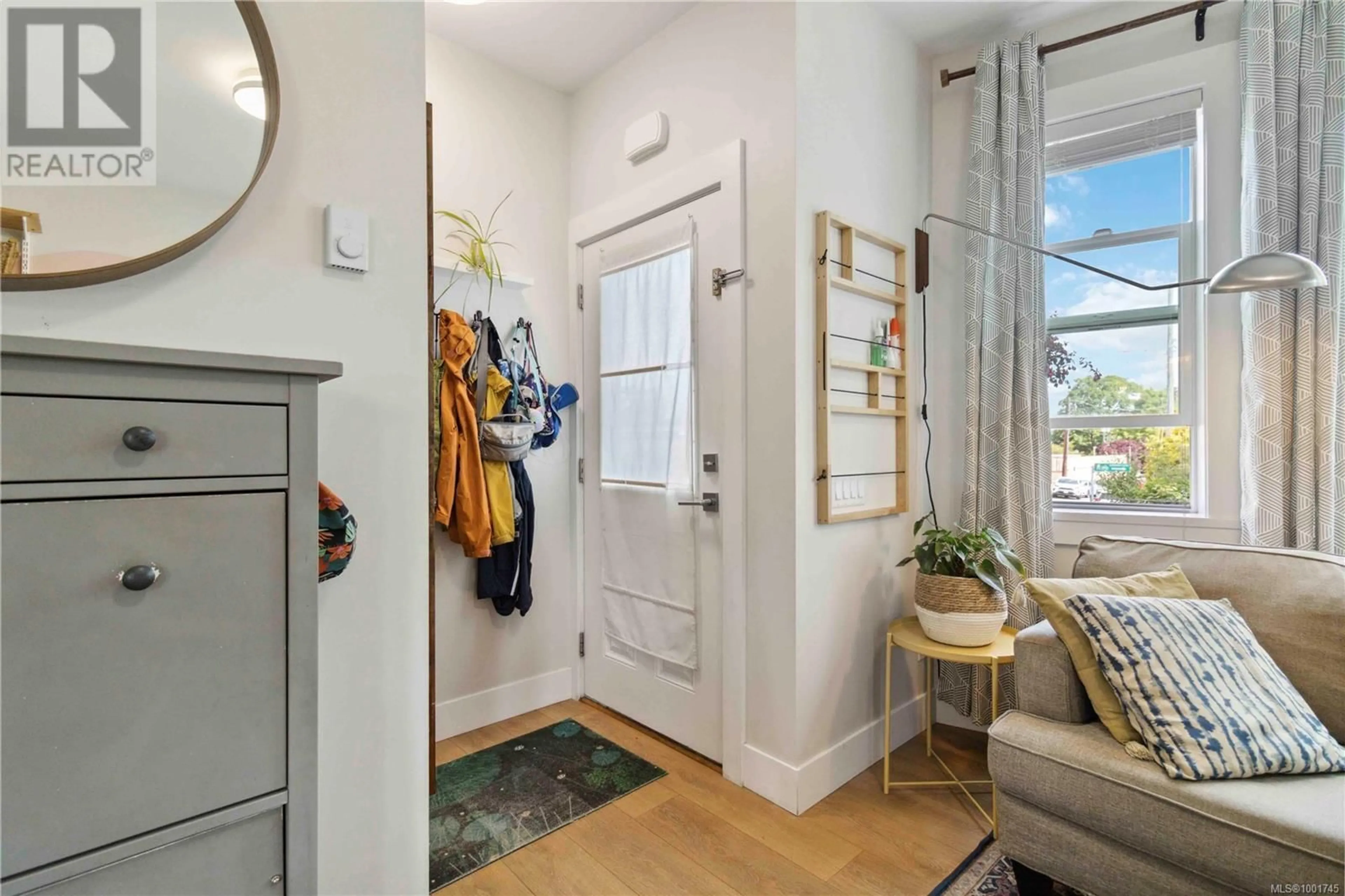 Indoor entryway for 5 - 1146 CALEDONIA AVENUE, Victoria British Columbia V8T1G1