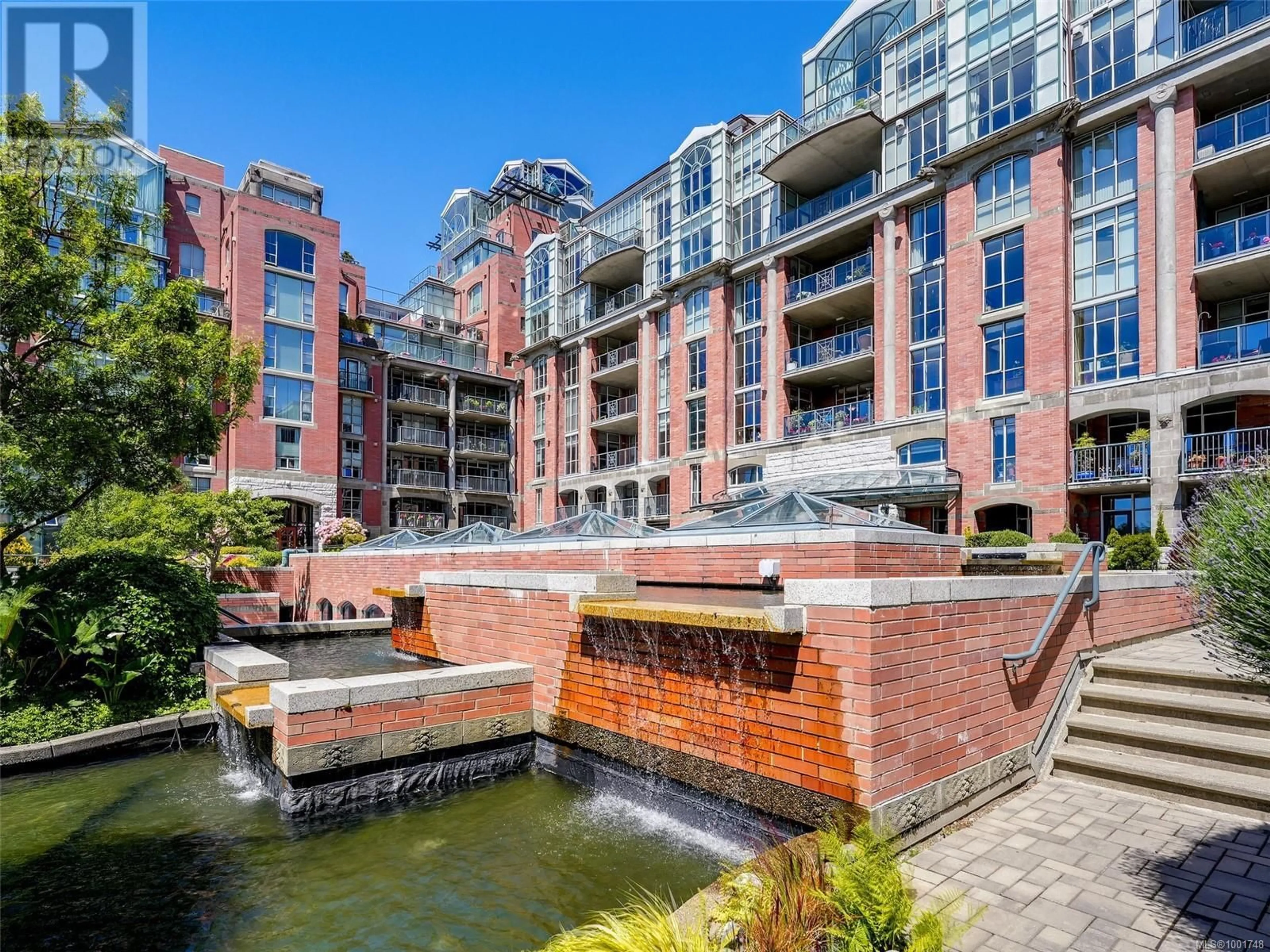 A pic from outside/outdoor area/front of a property/back of a property/a pic from drone, city buildings view from balcony for 514 - 21 DALLAS ROAD, Victoria British Columbia V8V4Z9
