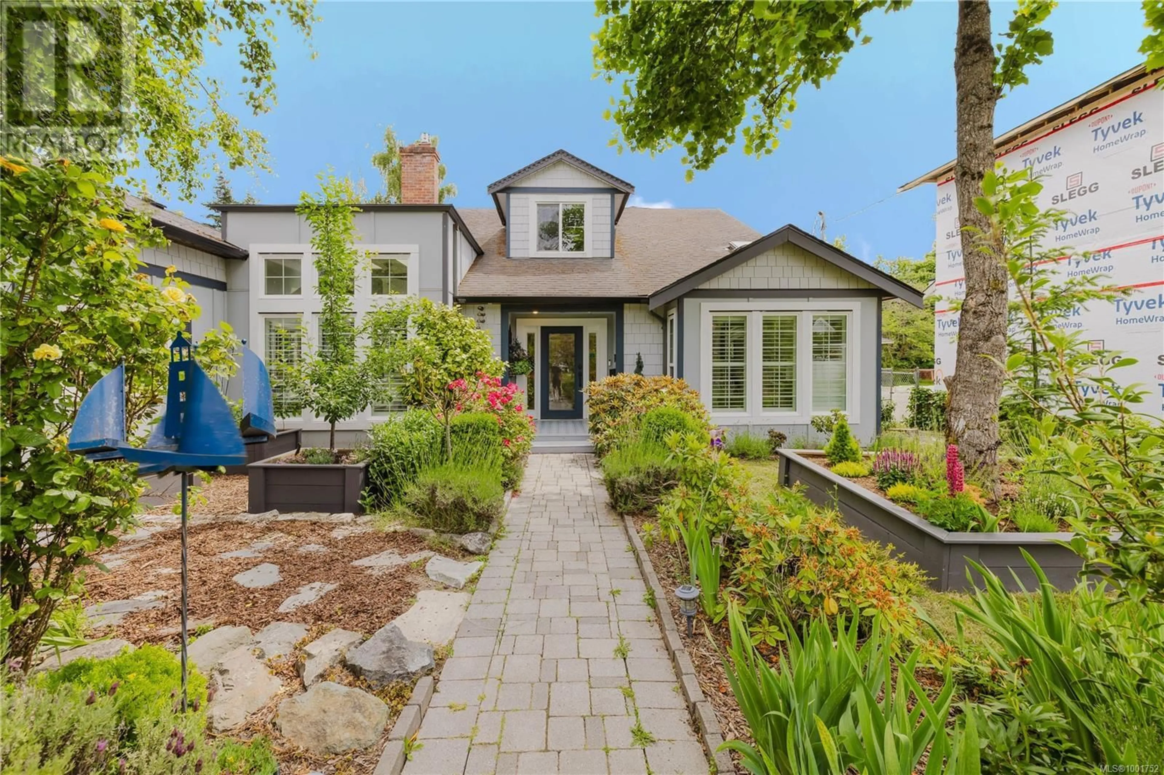 Home with brick exterior material, street for 3931 SCOLTON ROAD, Saanich British Columbia V8N4E1