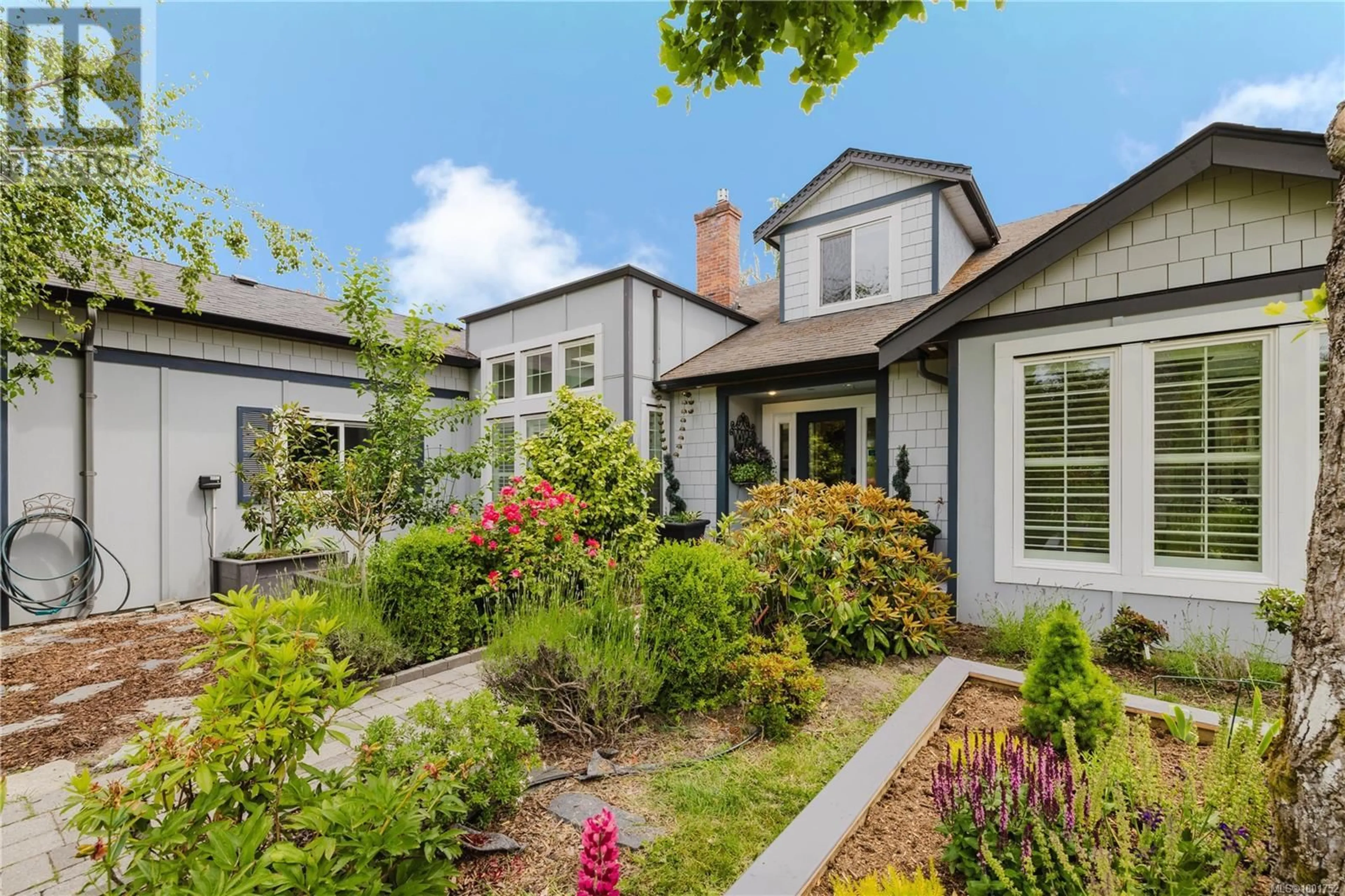 Home with brick exterior material, street for 3931 SCOLTON ROAD, Saanich British Columbia V8N4E1