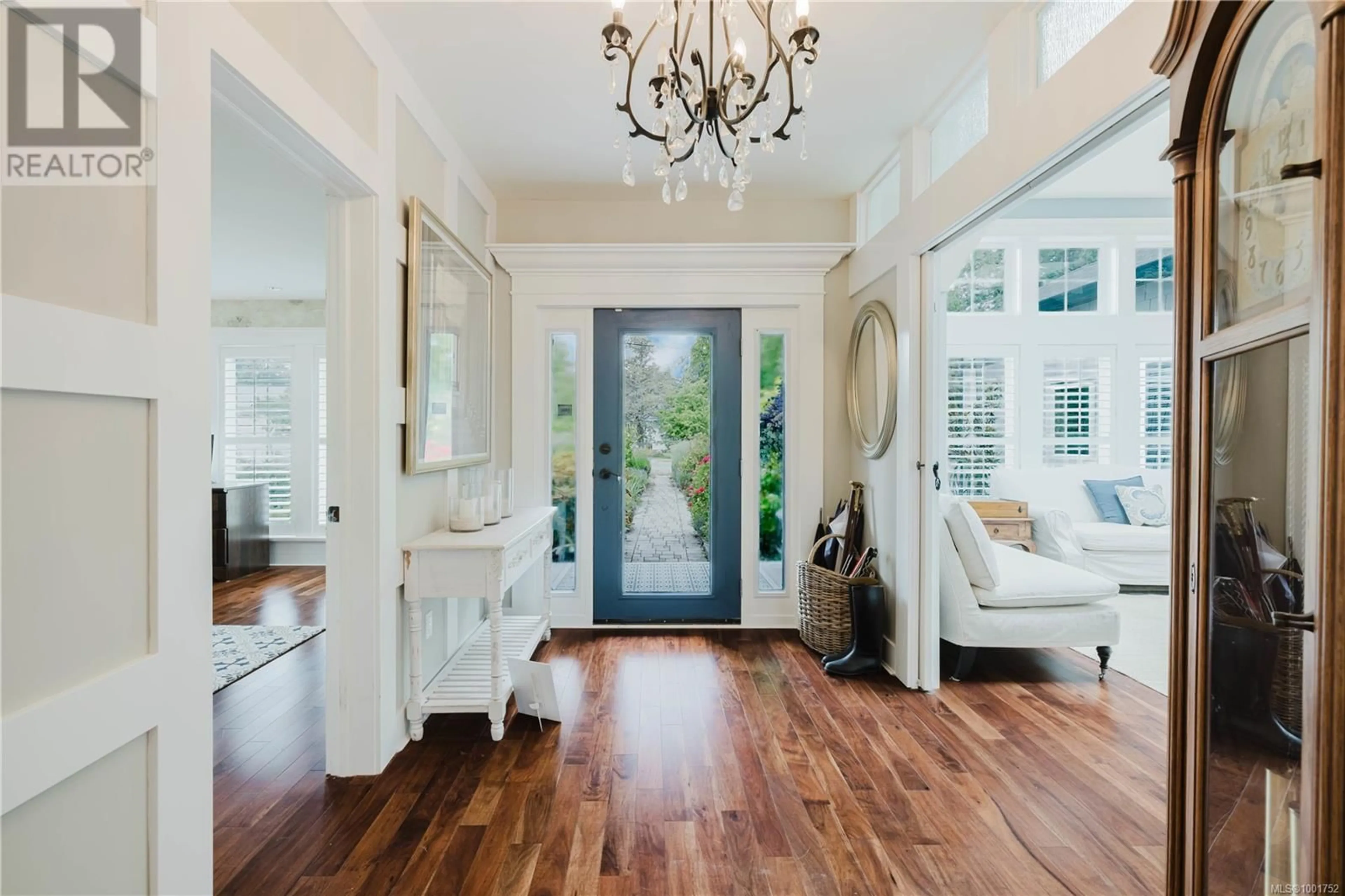 Indoor entryway for 3931 SCOLTON ROAD, Saanich British Columbia V8N4E1