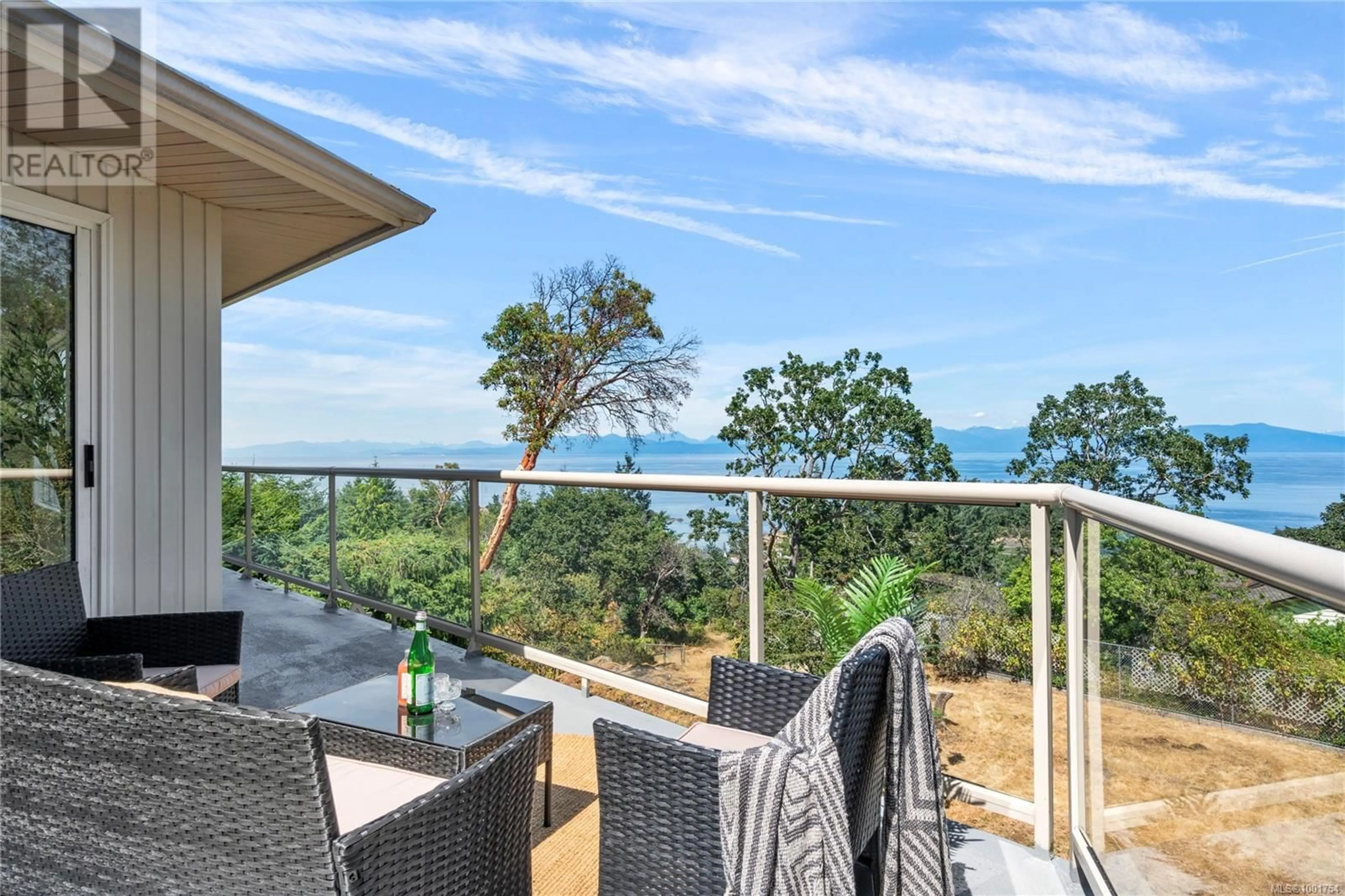 Patio, water/lake/river/ocean view for 3640 SUNDOWN DRIVE, Nanaimo British Columbia V9T4H5