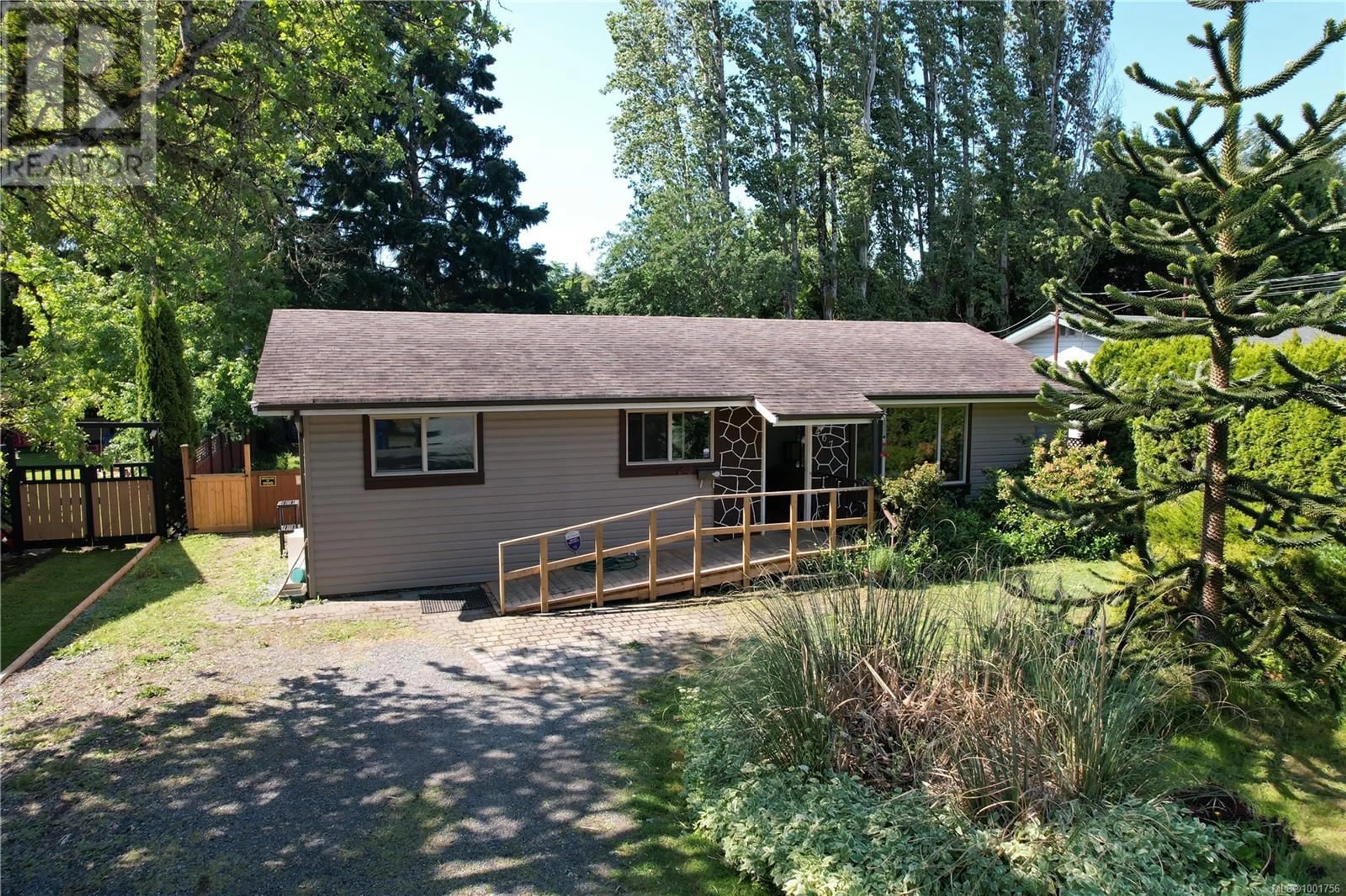 A pic from outside/outdoor area/front of a property/back of a property/a pic from drone, street for 467 GAIL PLACE, Nanaimo British Columbia V9R5W4