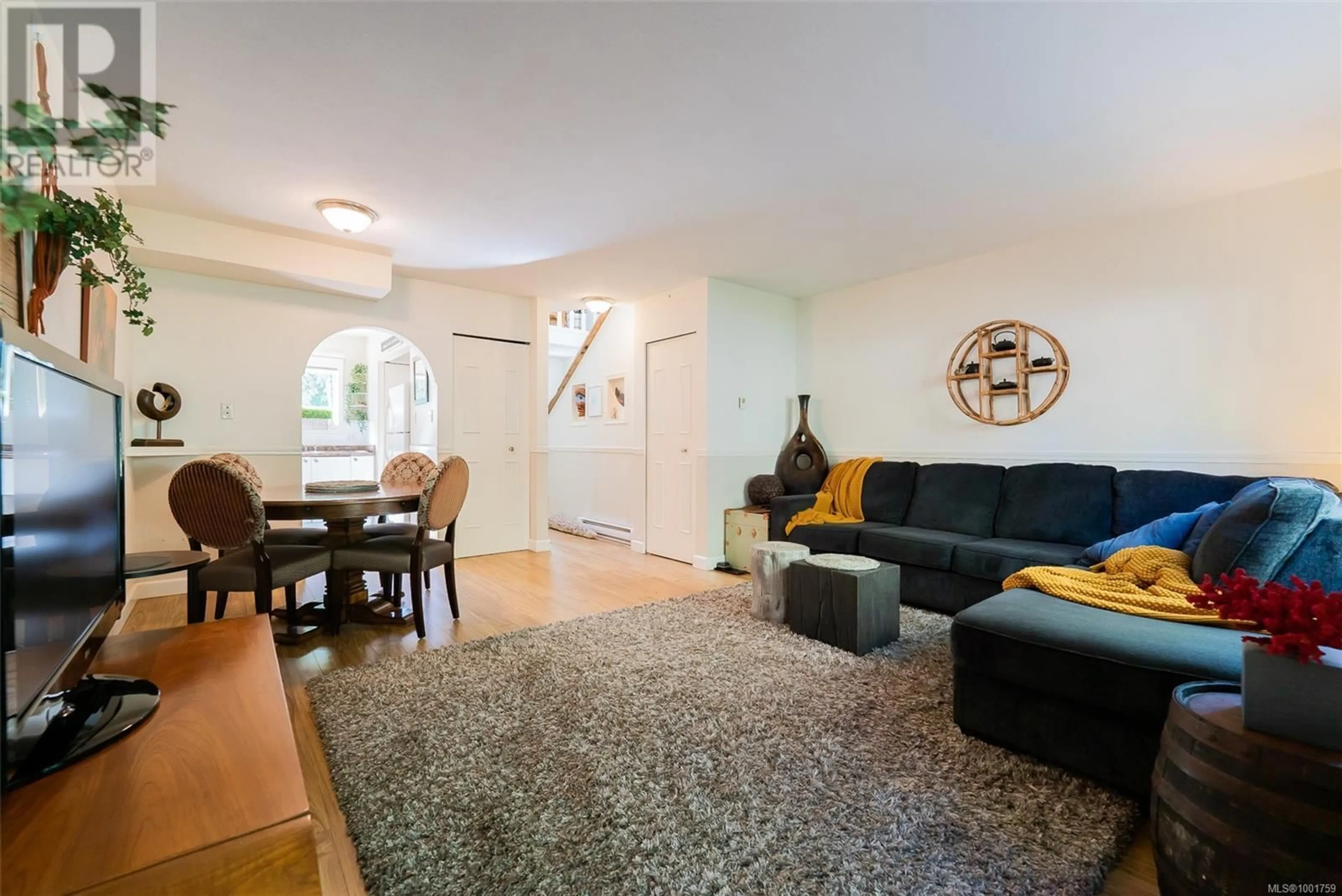 Living room with furniture, unknown for 2 - 3470 HILLSIDE AVENUE, Nanaimo British Columbia V9T2Y8