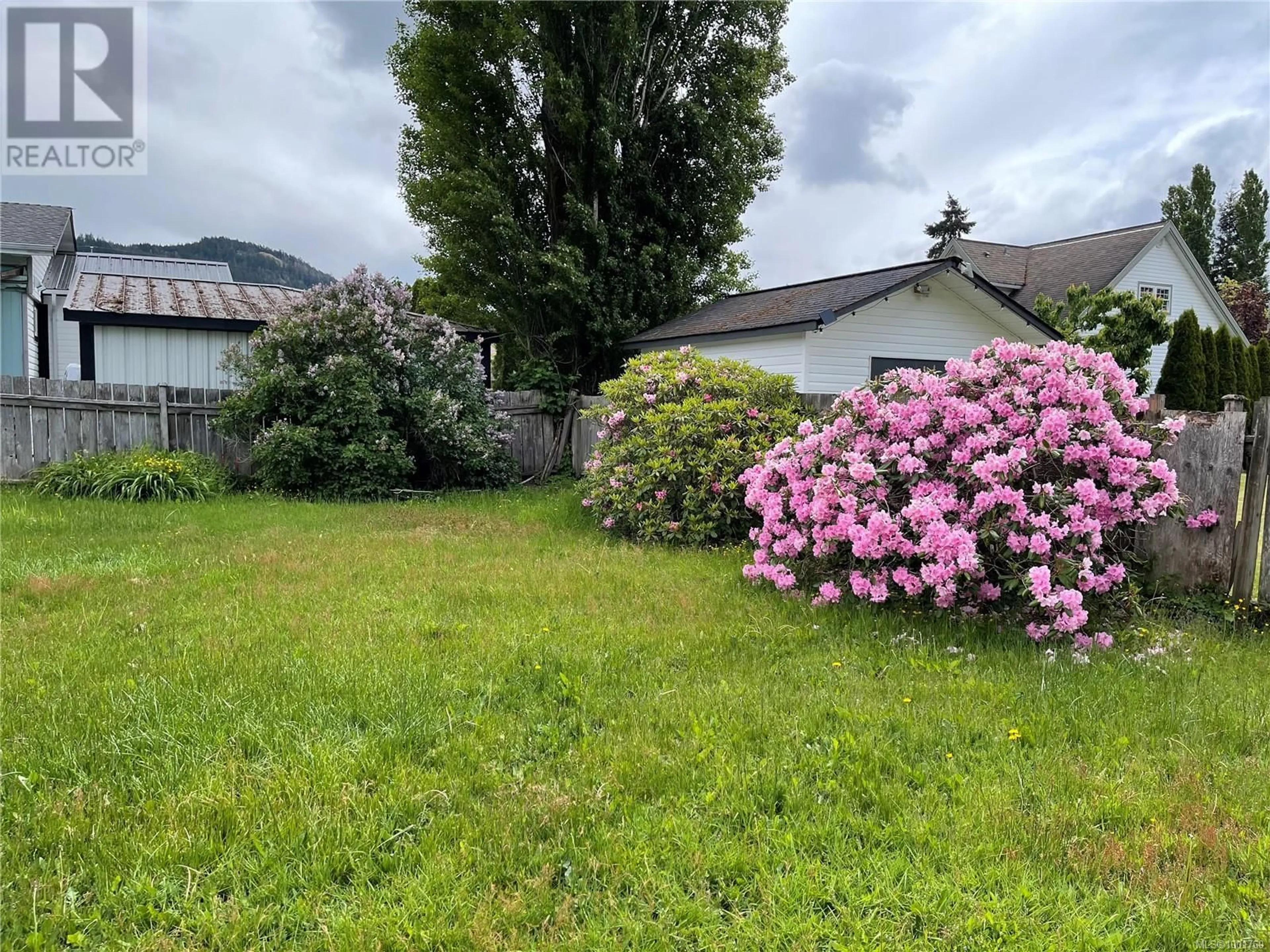 A pic from outside/outdoor area/front of a property/back of a property/a pic from drone, unknown for 3062 HARRISON STREET, Port Alberni British Columbia V9Y8S1