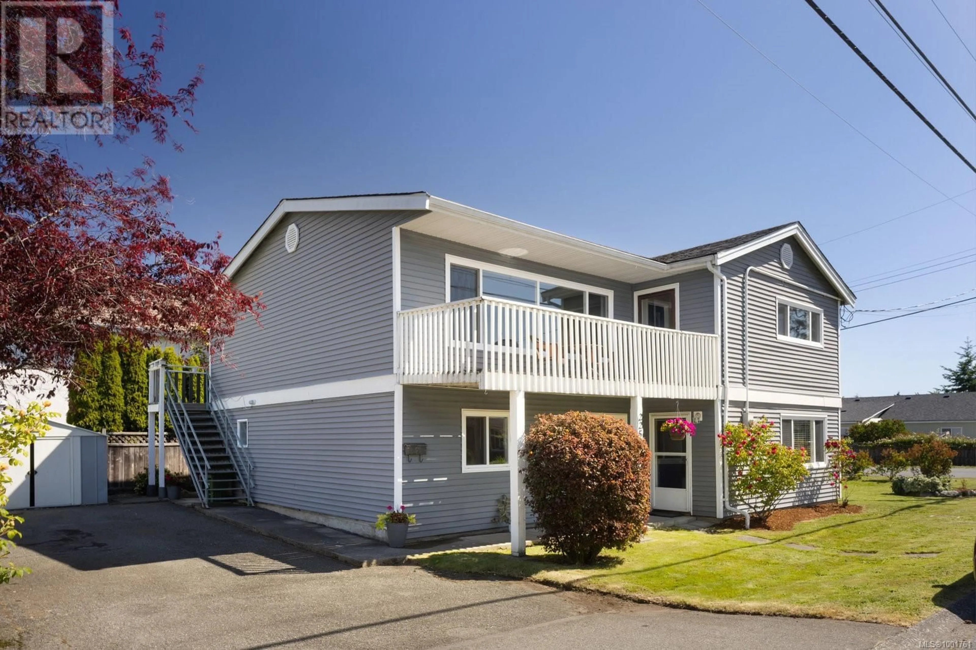 Home with vinyl exterior material, street for 2254 AMELIA AVENUE, Sidney British Columbia V8L2H7