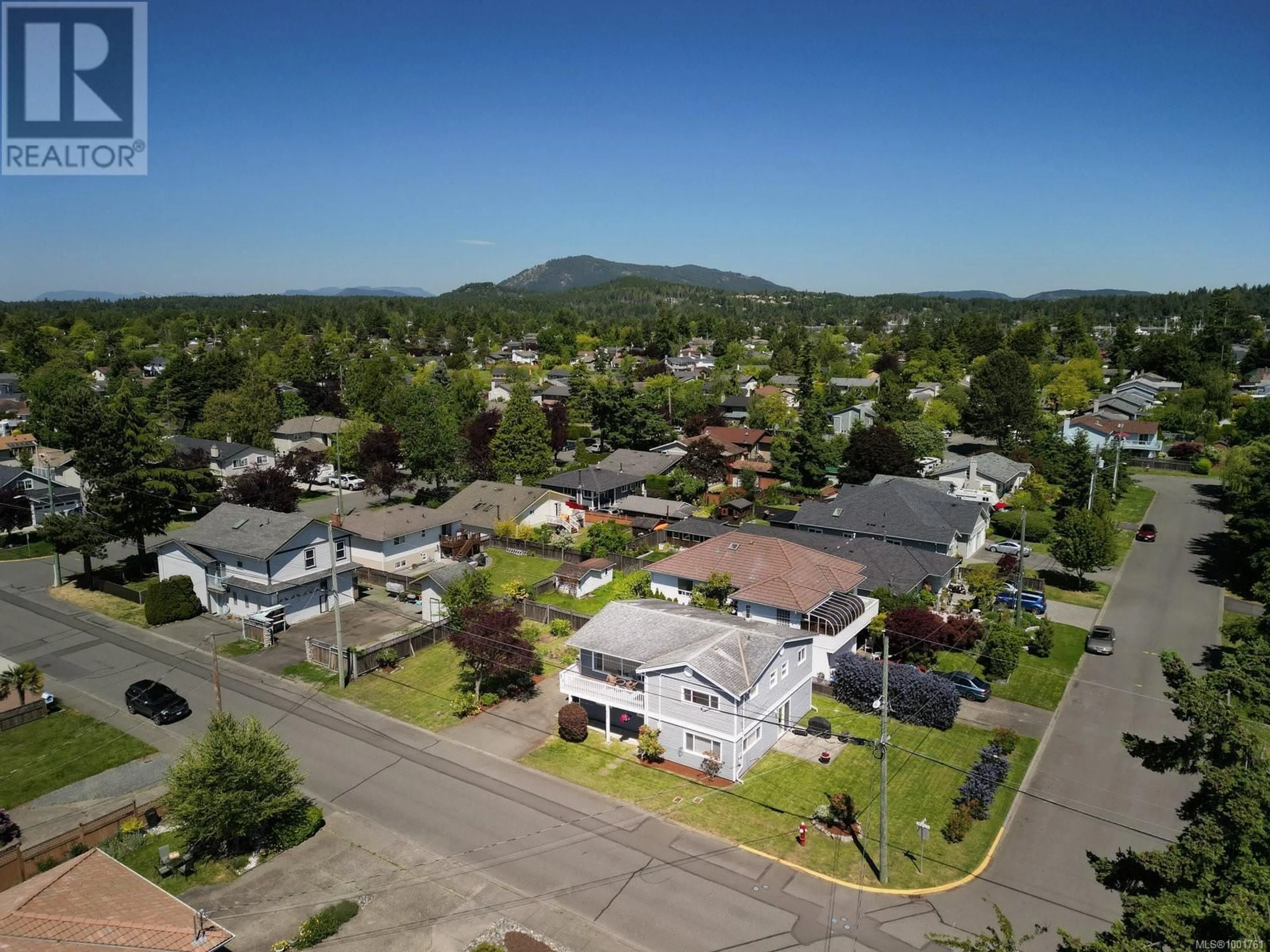 A pic from outside/outdoor area/front of a property/back of a property/a pic from drone, mountain view for 2254 AMELIA AVENUE, Sidney British Columbia V8L2H7
