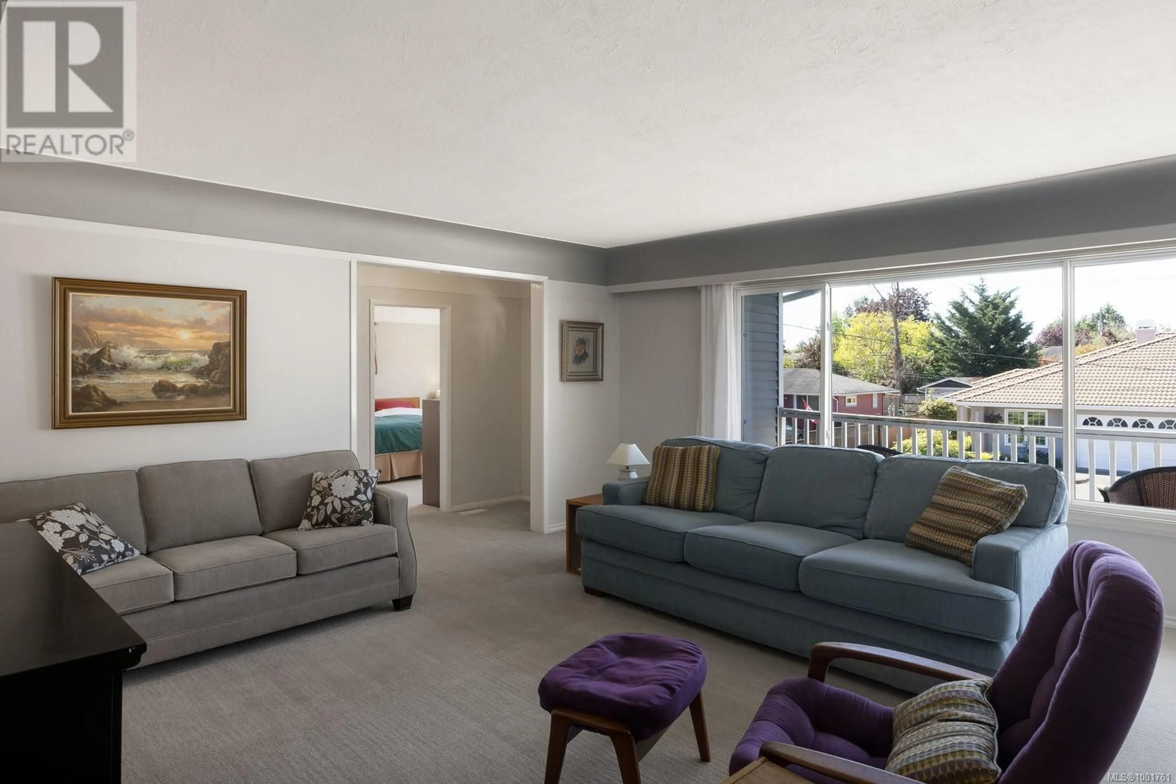 Living room with furniture, unknown for 2254 AMELIA AVENUE, Sidney British Columbia V8L2H7