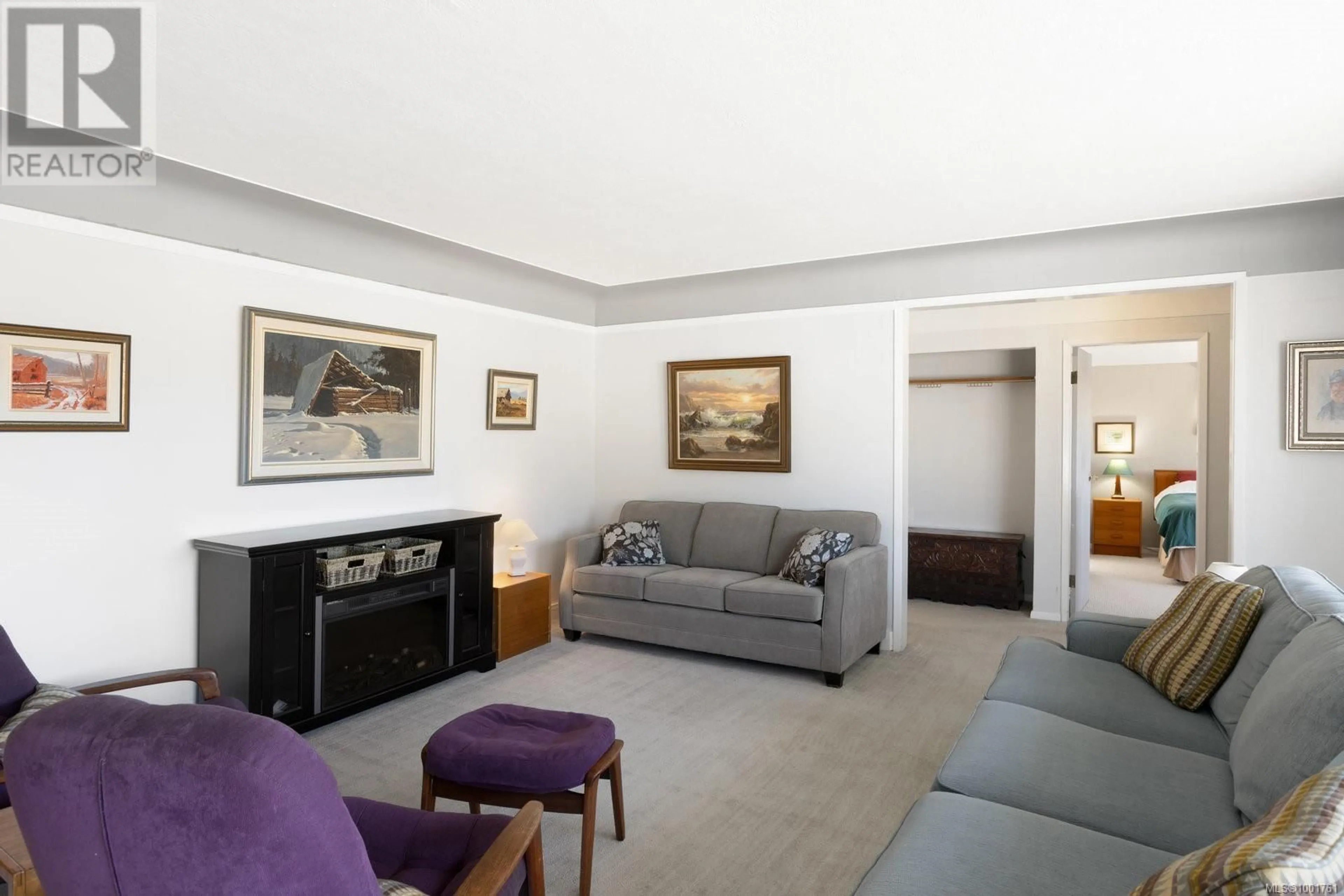 Living room with furniture, unknown for 2254 AMELIA AVENUE, Sidney British Columbia V8L2H7