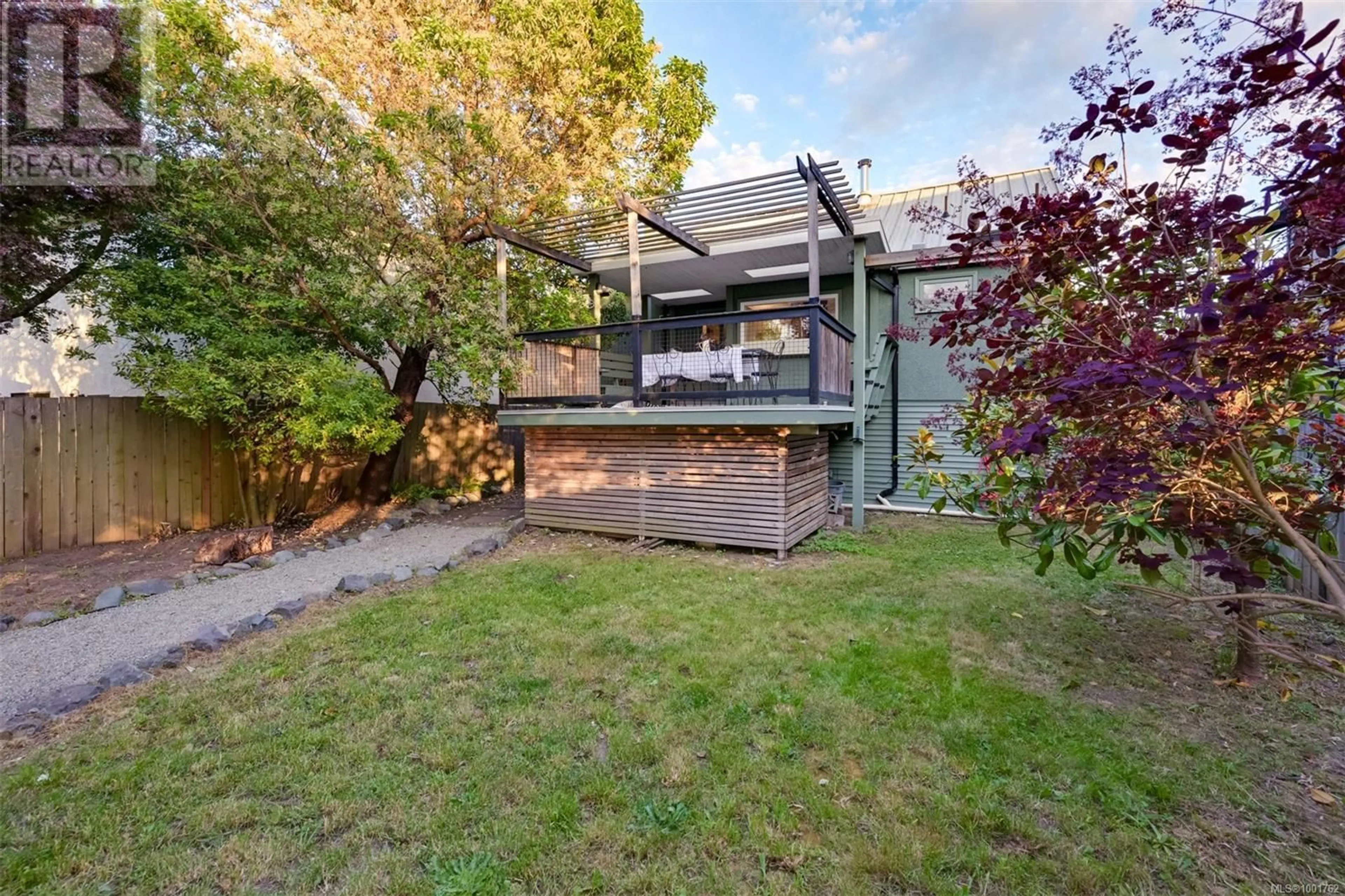 Patio, unknown for 715 POWDERLY AVENUE, Victoria British Columbia V9A2Z3