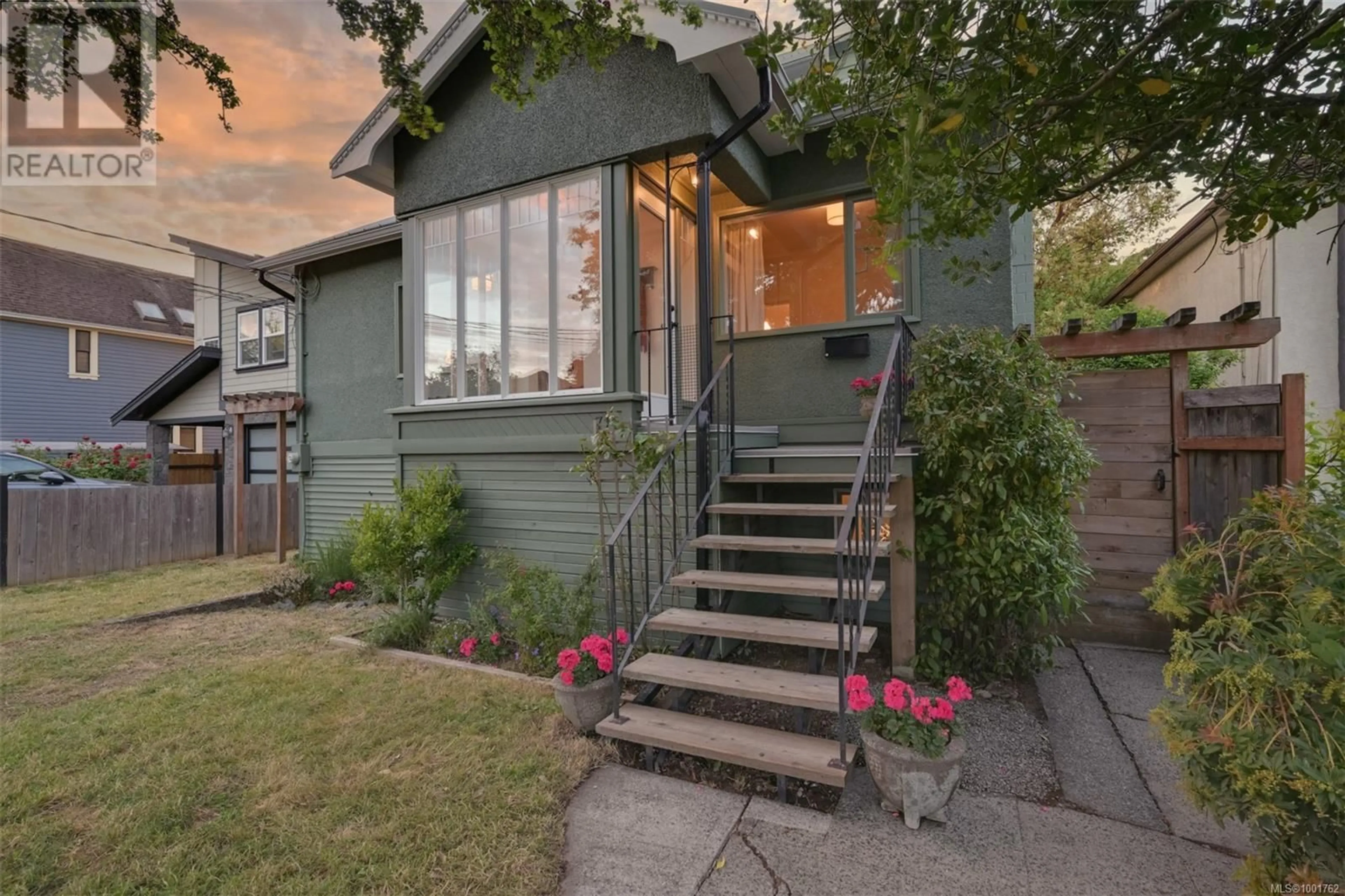 Unknown for 715 POWDERLY AVENUE, Victoria British Columbia V9A2Z3