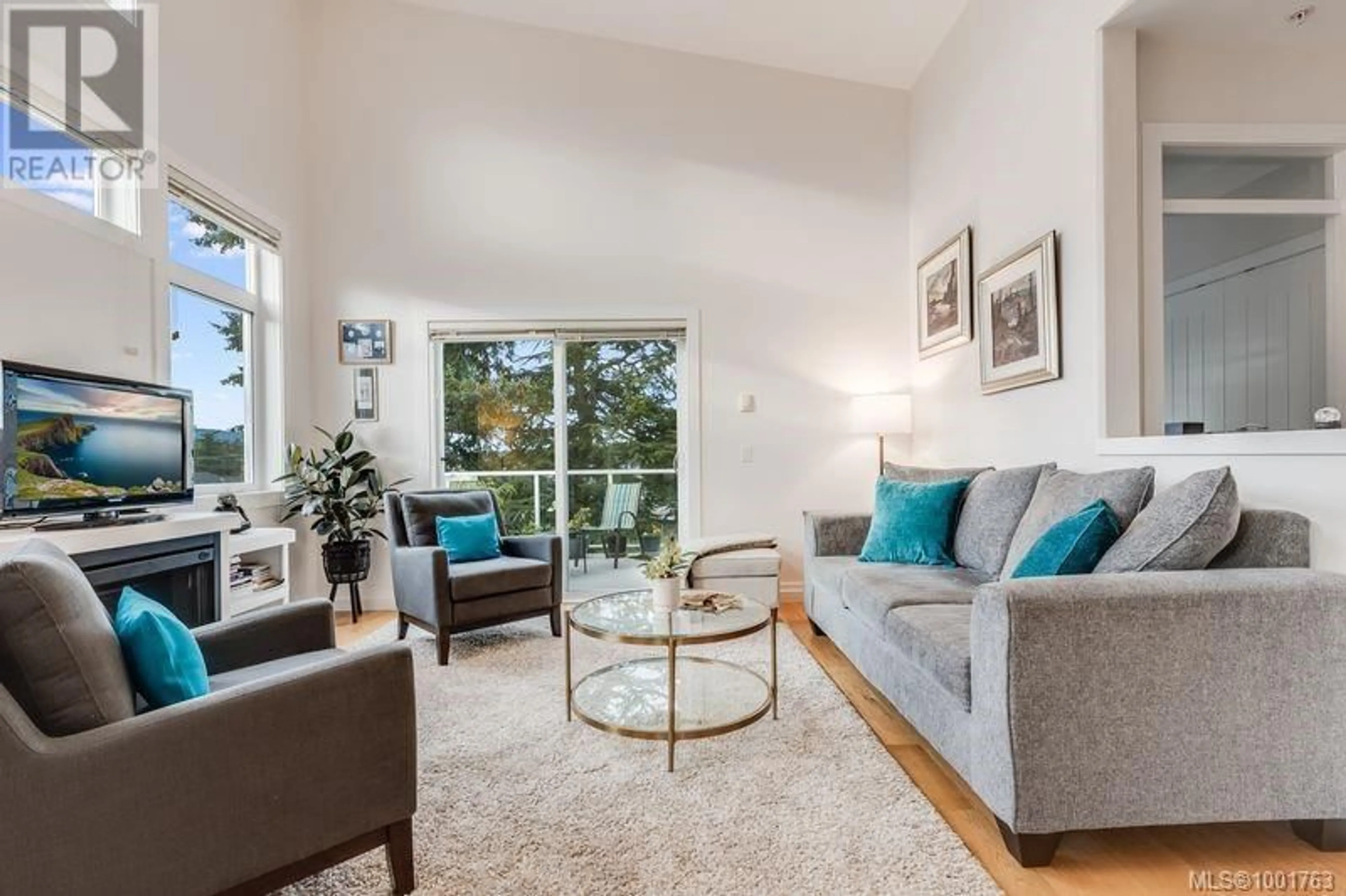 Living room with furniture, unknown for 301 - 2415 AMHERST AVENUE, Sidney British Columbia V8L2H1