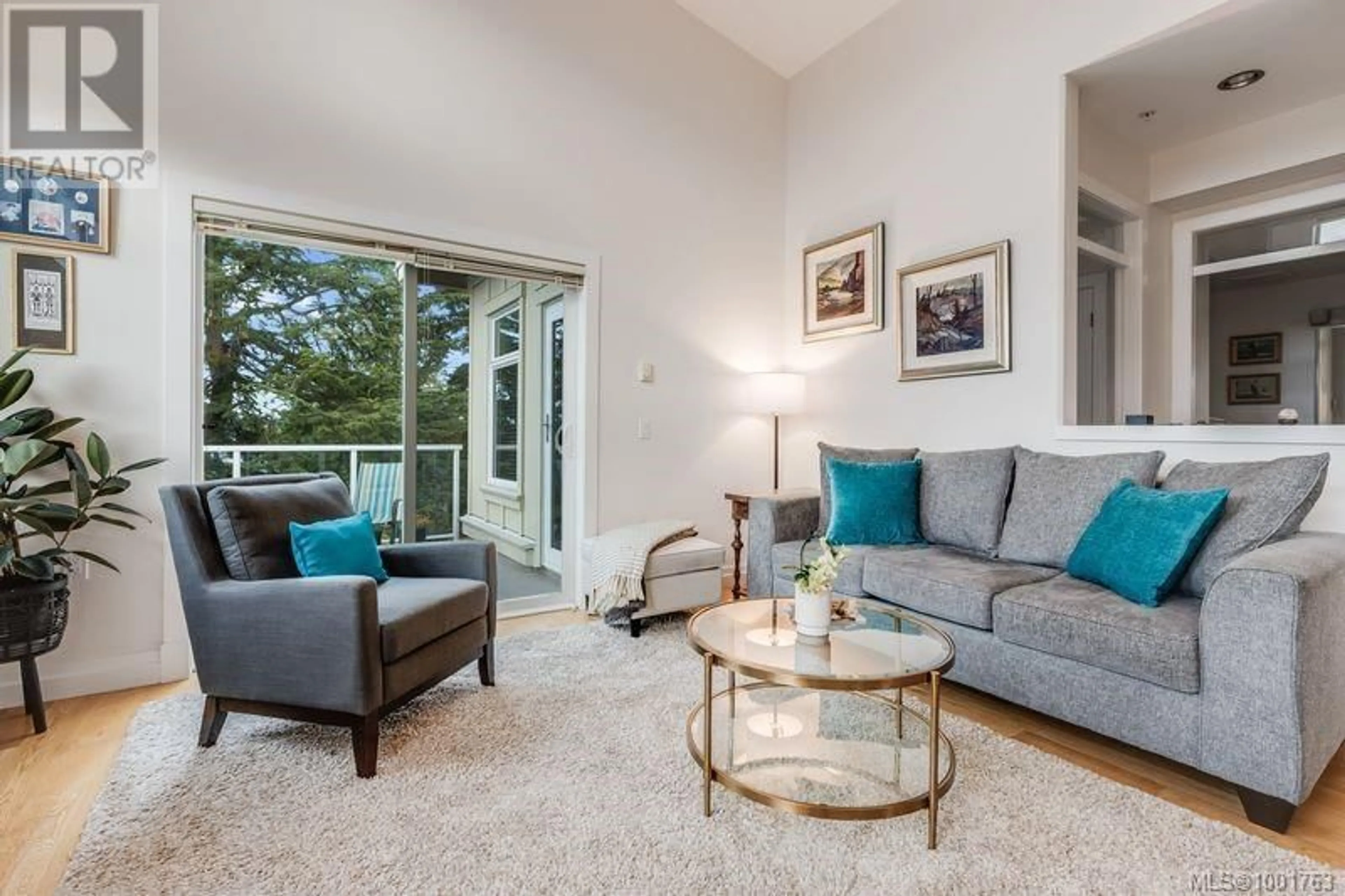 Living room with furniture, unknown for 301 - 2415 AMHERST AVENUE, Sidney British Columbia V8L2H1