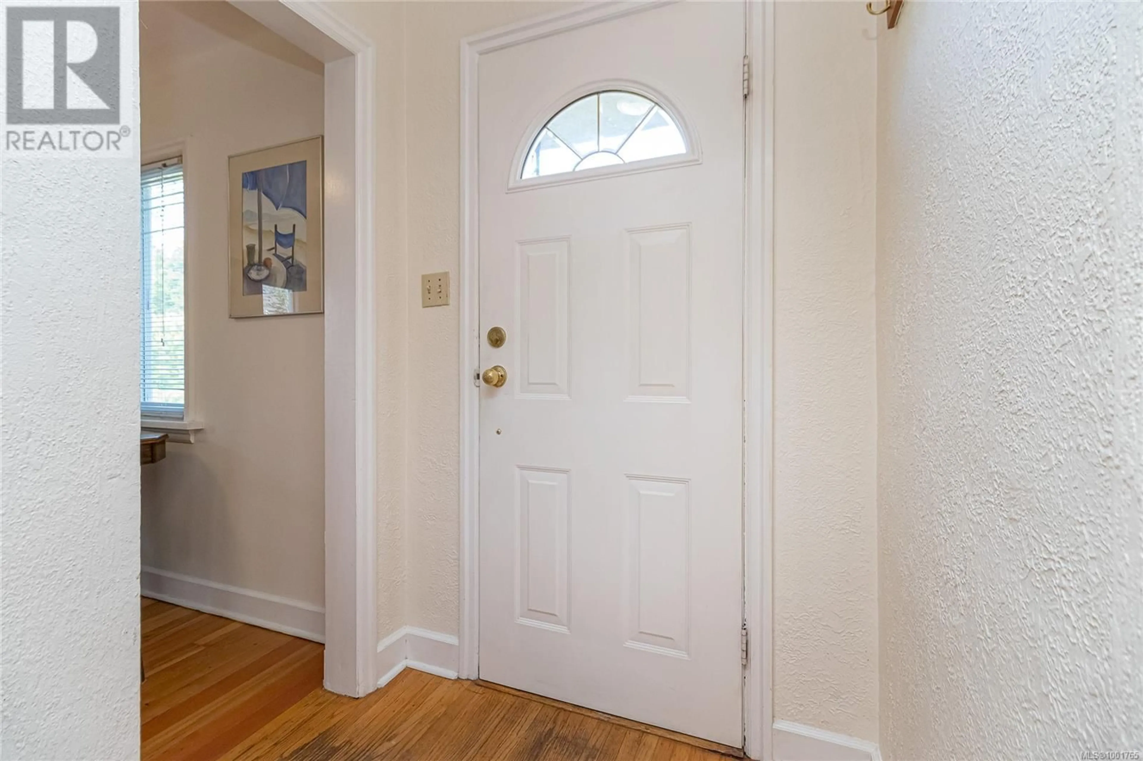 Indoor entryway for 1697 EARLE STREET, Victoria British Columbia V8S1N9