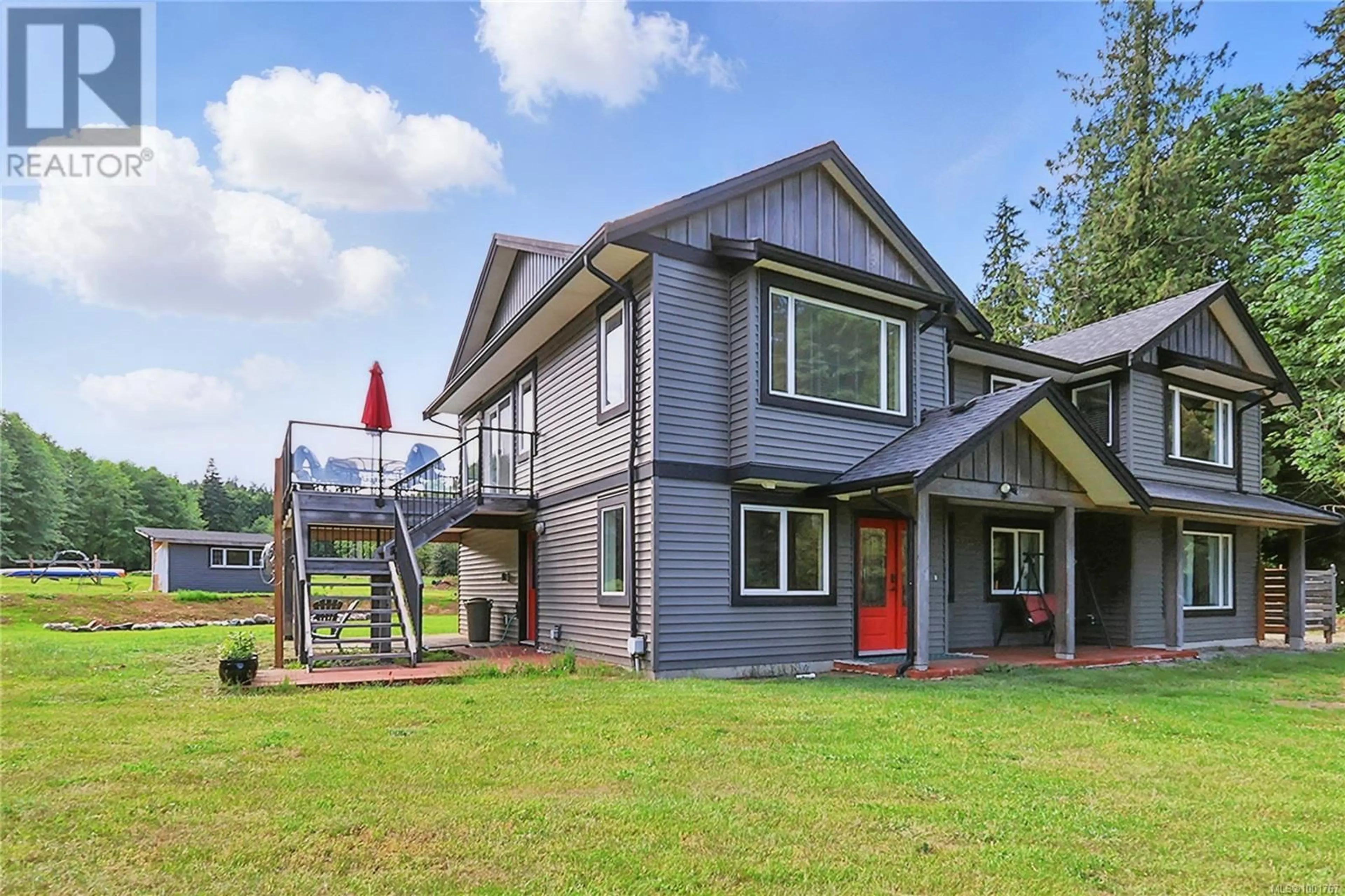 Home with vinyl exterior material, building for 8271 ISLAND HIGHWAY SOUTH, Fanny Bay British Columbia V0R1W0