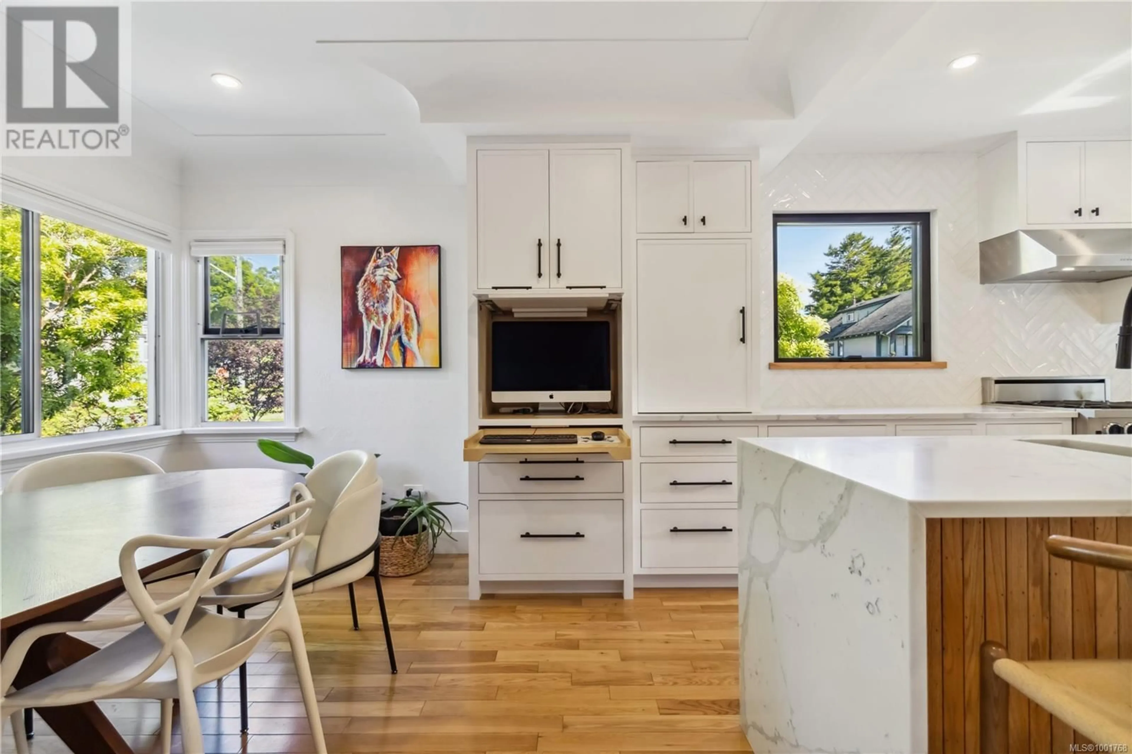 Contemporary kitchen, unknown for 325 LINDEN AVENUE, Victoria British Columbia V8V4E8
