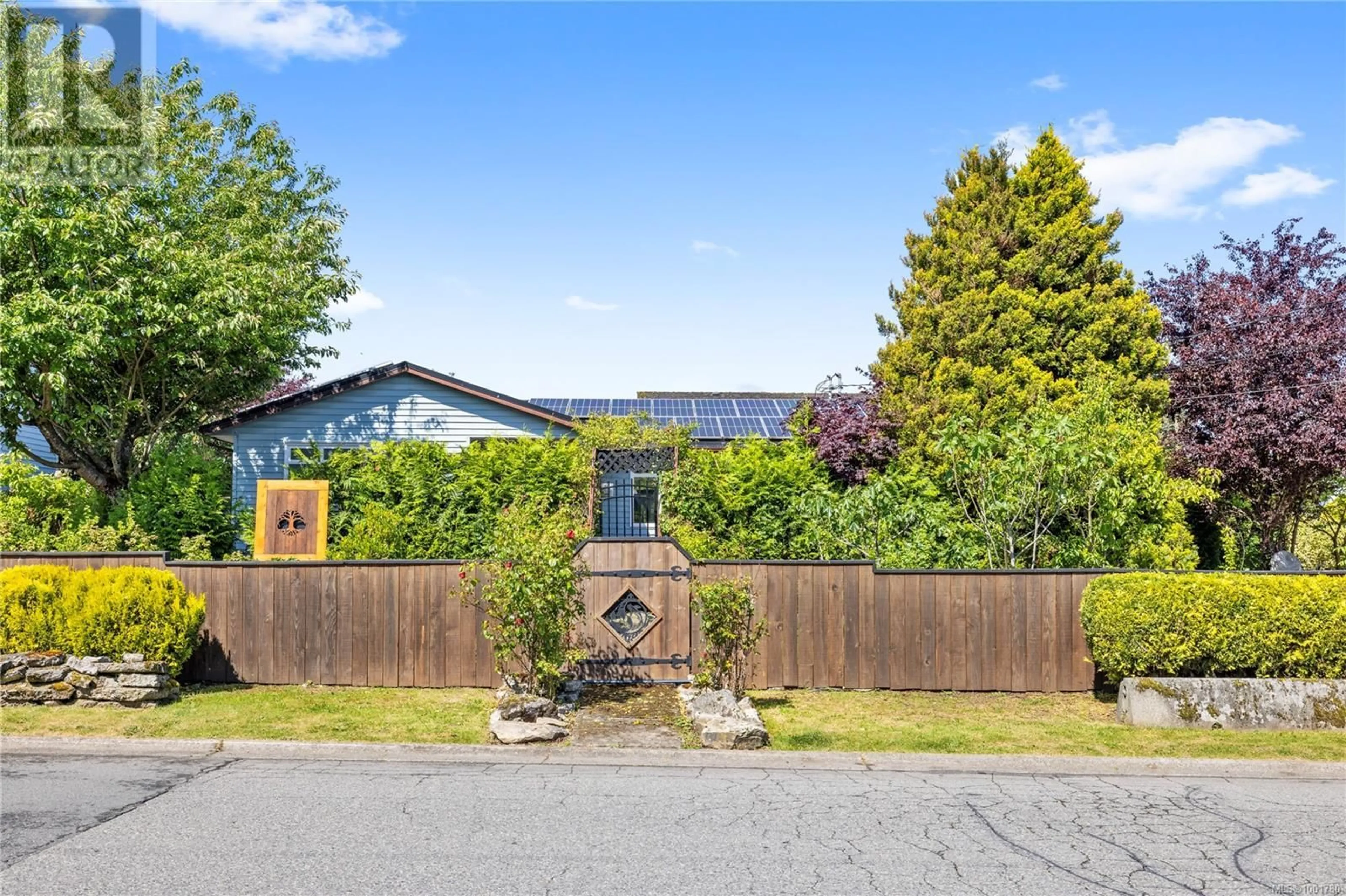 A pic from outside/outdoor area/front of a property/back of a property/a pic from drone, mountain view for 2191 DUGGAN ROAD, Nanaimo British Columbia V9S5N9