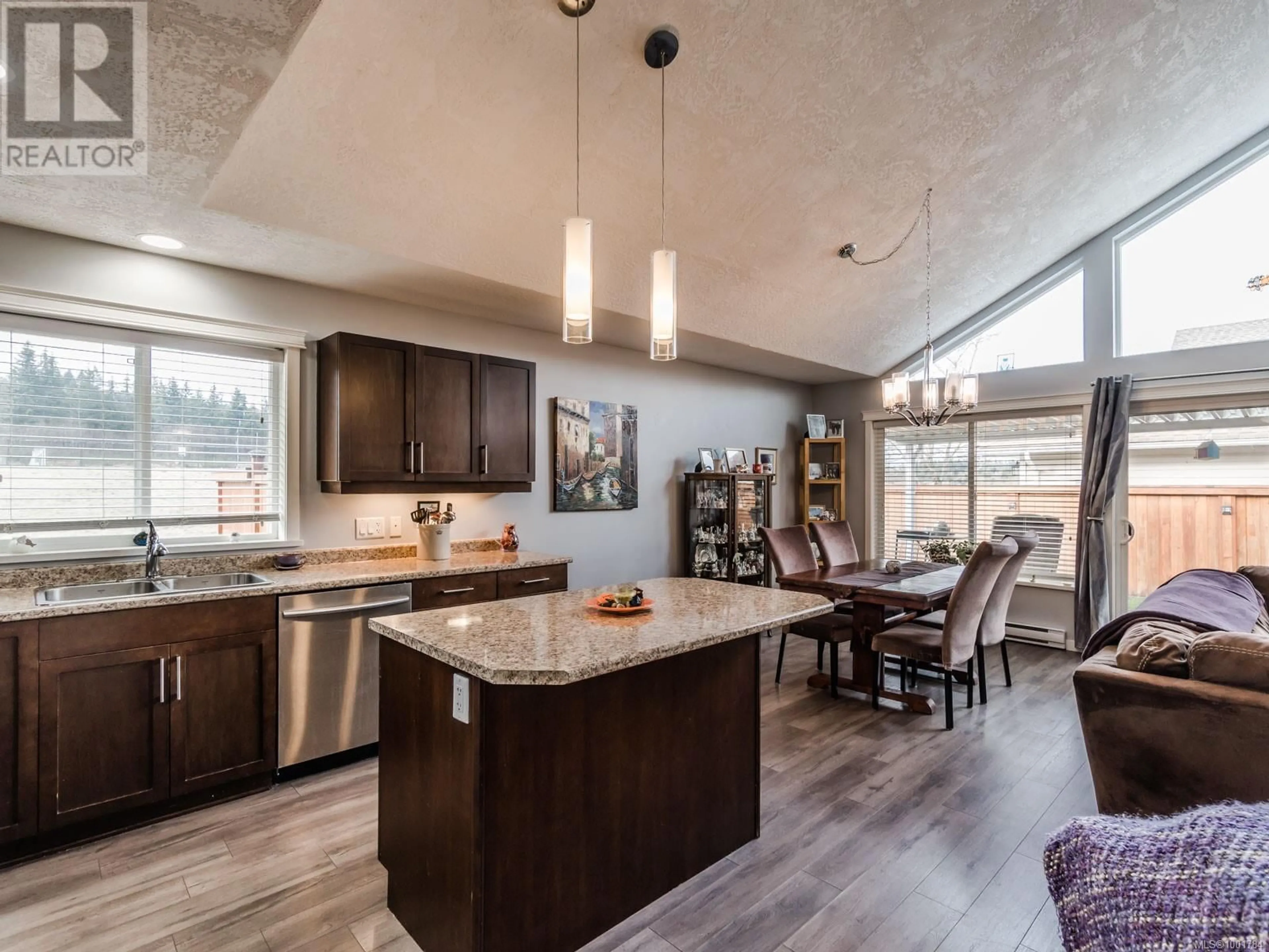 Open concept kitchen, unknown for 1337 4TH AVENUE, Ladysmith British Columbia V9G1R4